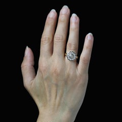 Modern Diamonds 18 Karat Yellow White Gold Daisy Ring