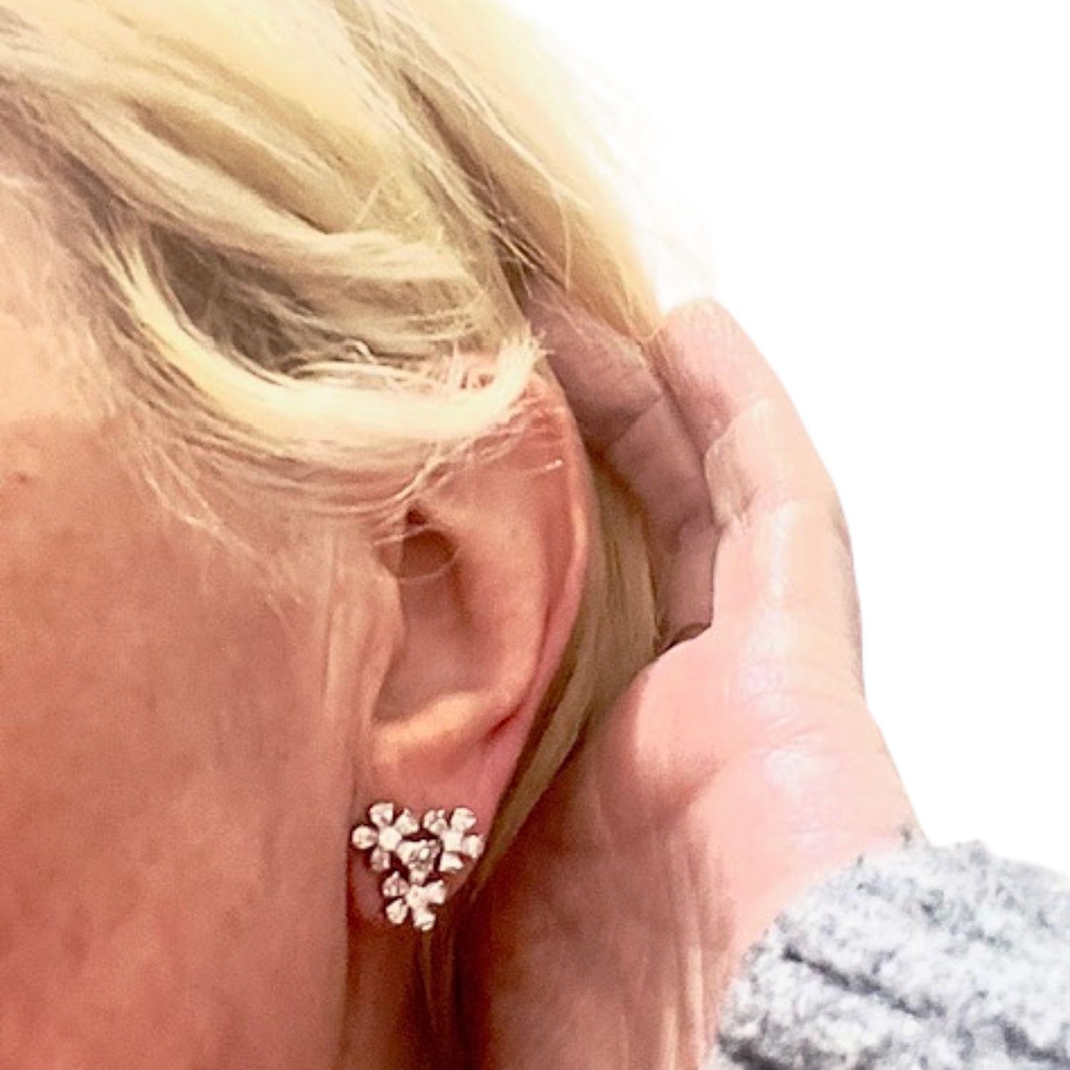 Brilliant Cut Modern 1.00 ct Diamonds 18k White Gold Earrings For Sale