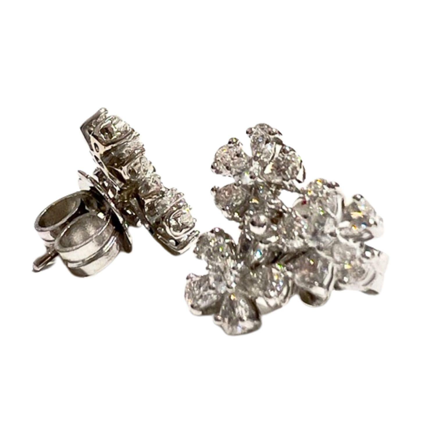 Modern Diamonds 18k White Gold Earrings For Sale 1
