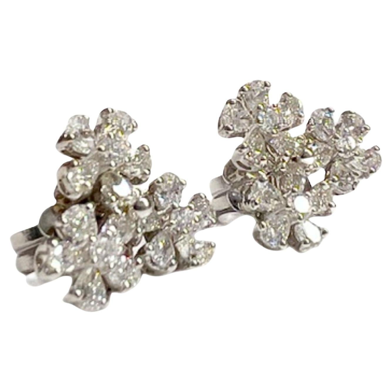 Modern 1.00 ct Diamonds 18k White Gold Earrings For Sale