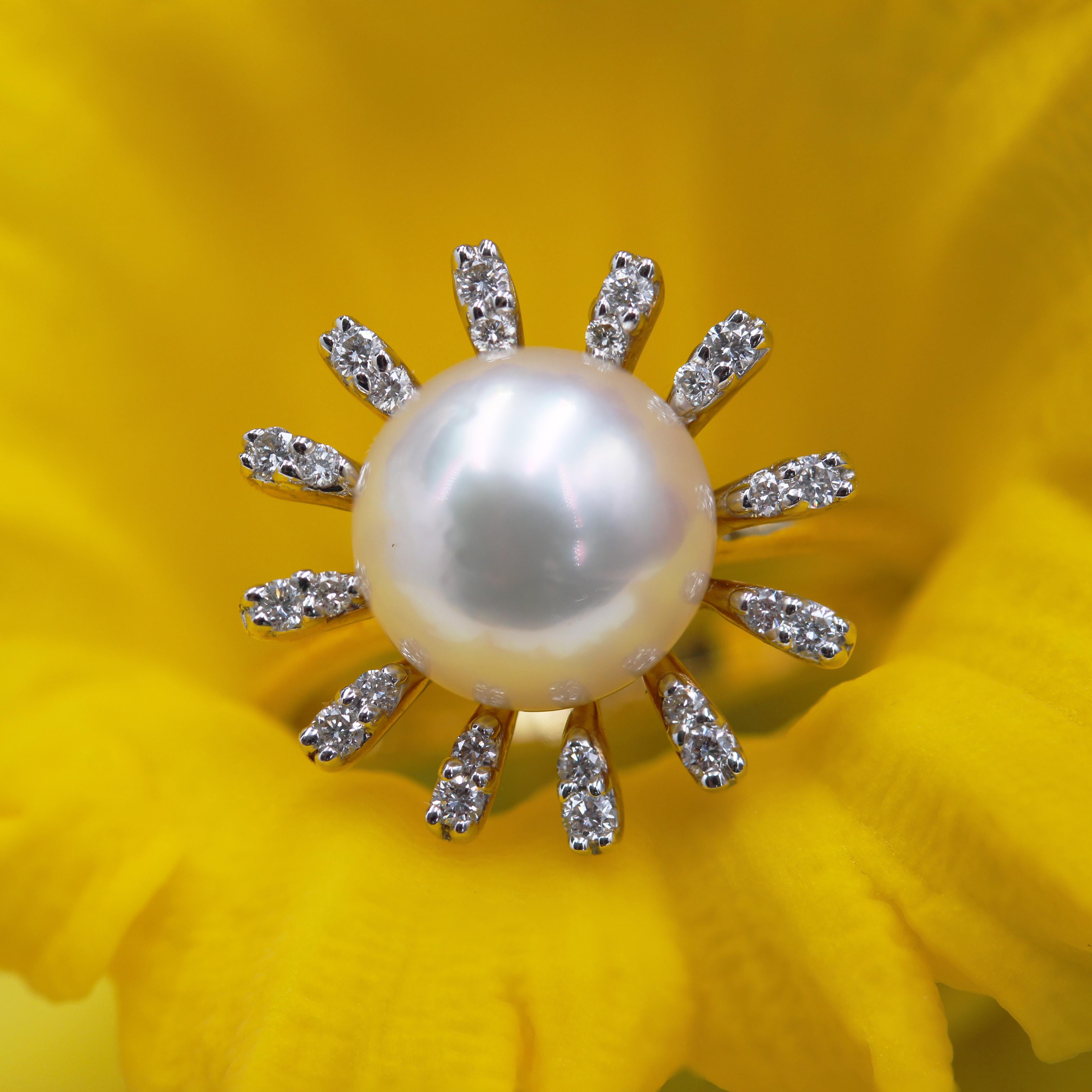 Modern Diamonds Akoya Cultured Pearl 18 Karat Yellow Gold Flake Ring For Sale 6