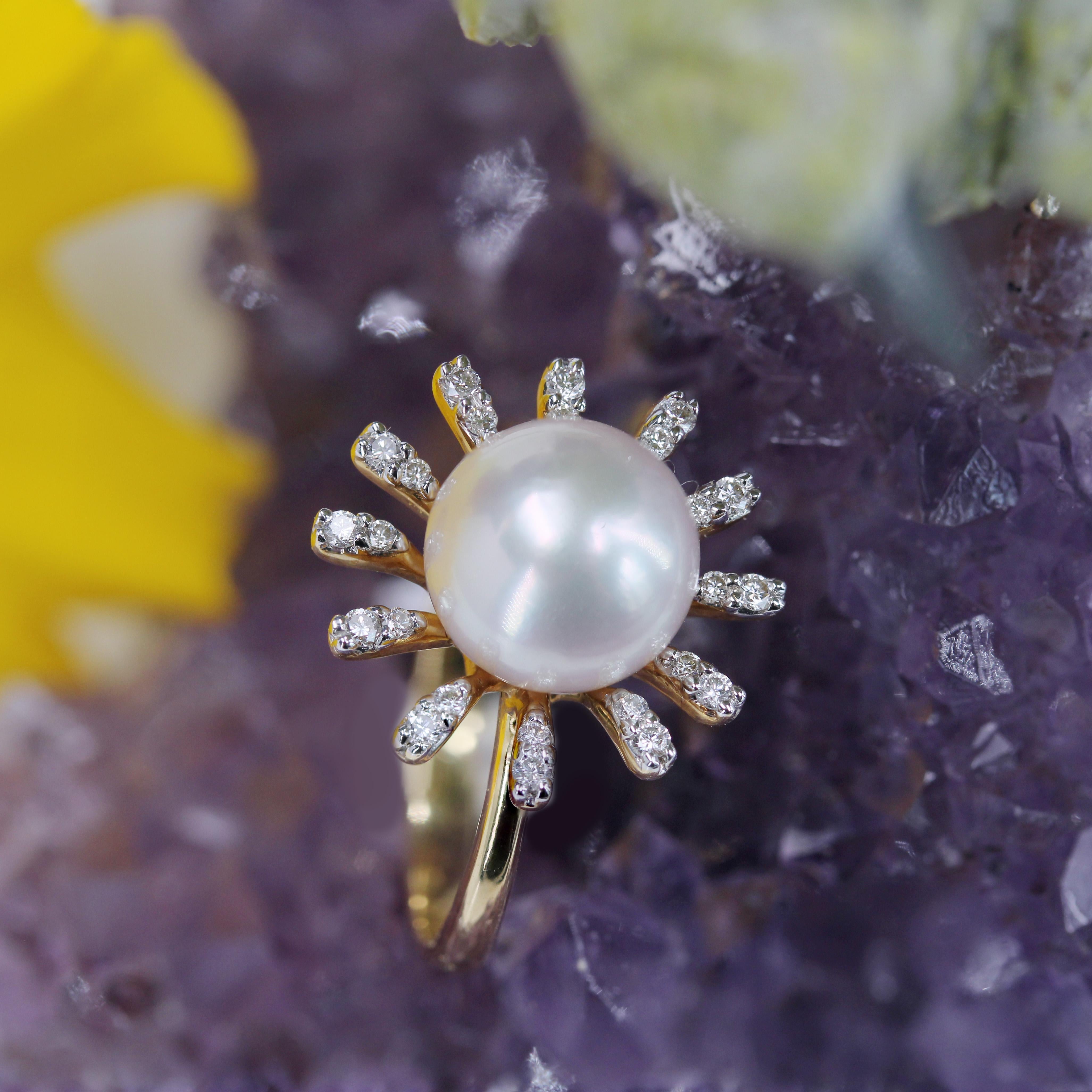 Modern Diamonds Akoya Cultured Pearl 18 Karat Yellow Gold Flake Ring For Sale 11