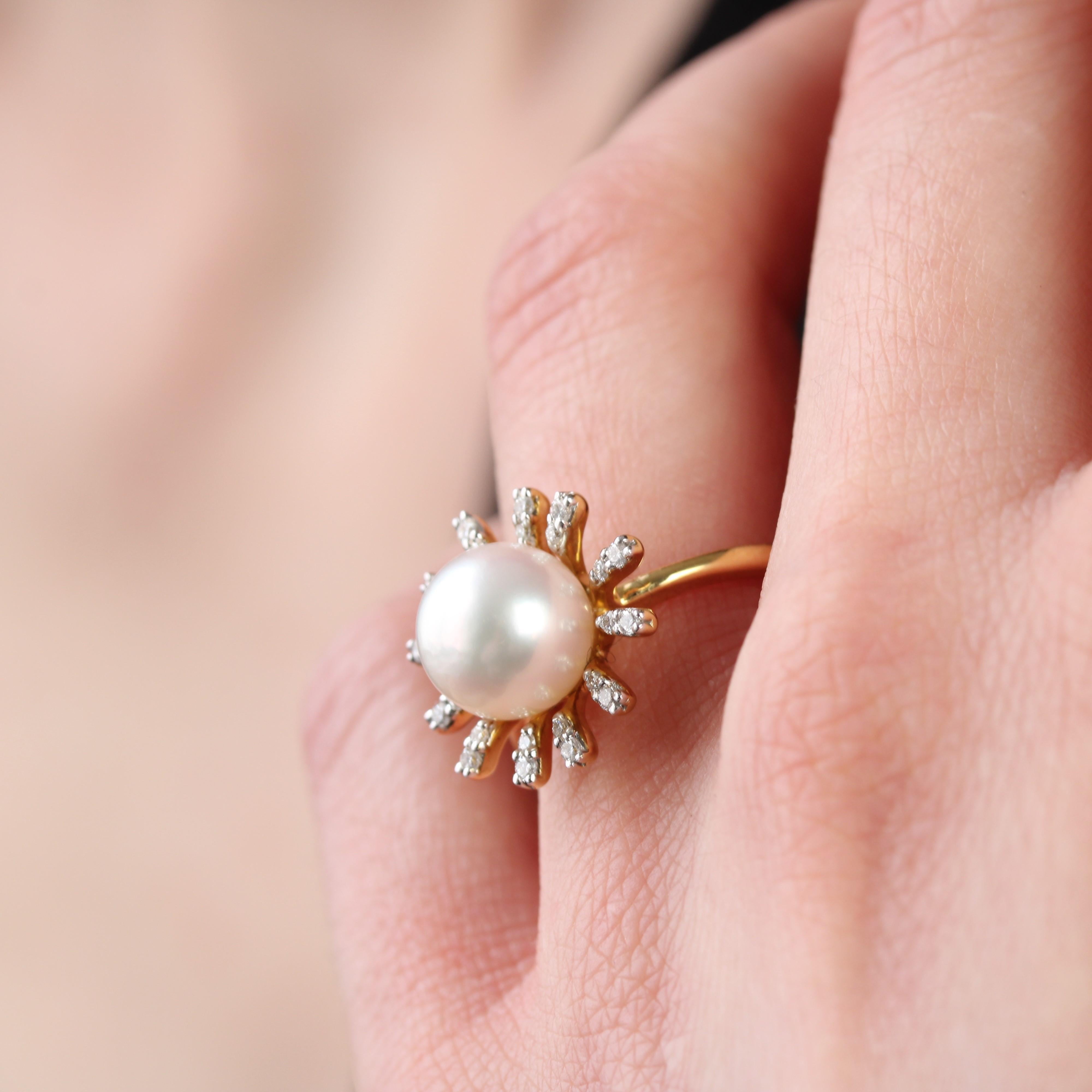 Modern Diamonds Akoya Cultured Pearl 18 Karat Yellow Gold Flake Ring For Sale 14