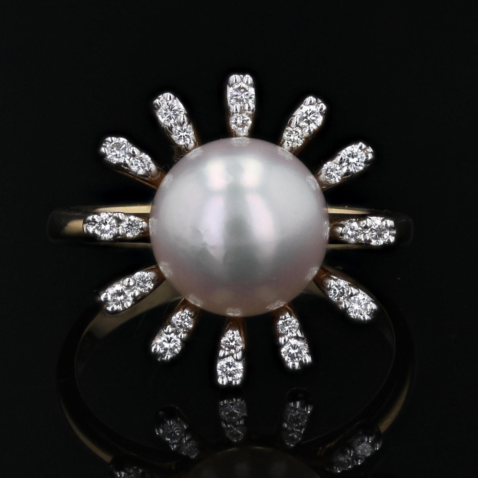 Brilliant Cut Modern Diamonds Akoya Cultured Pearl 18 Karat Yellow Gold Flake Ring For Sale