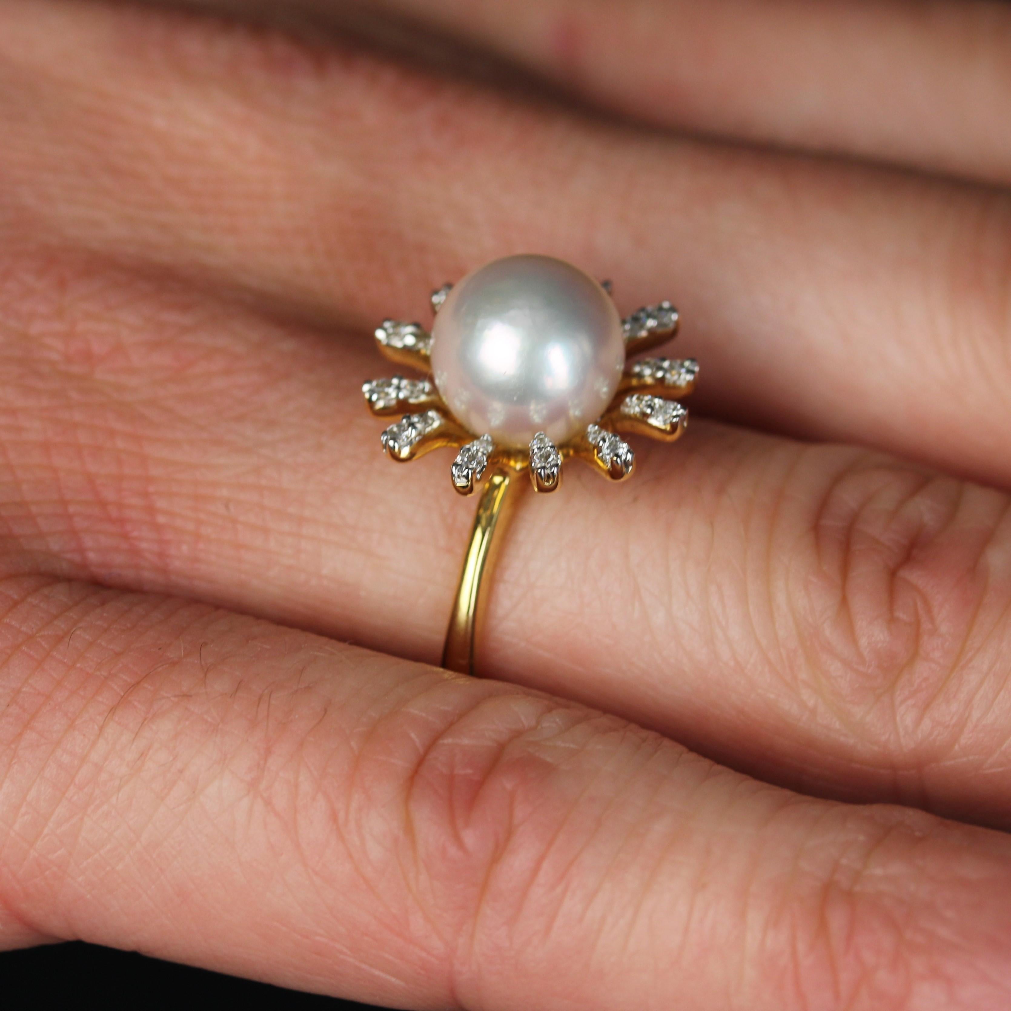 Modern Diamonds Akoya Cultured Pearl 18 Karat Yellow Gold Flake Ring For Sale 3