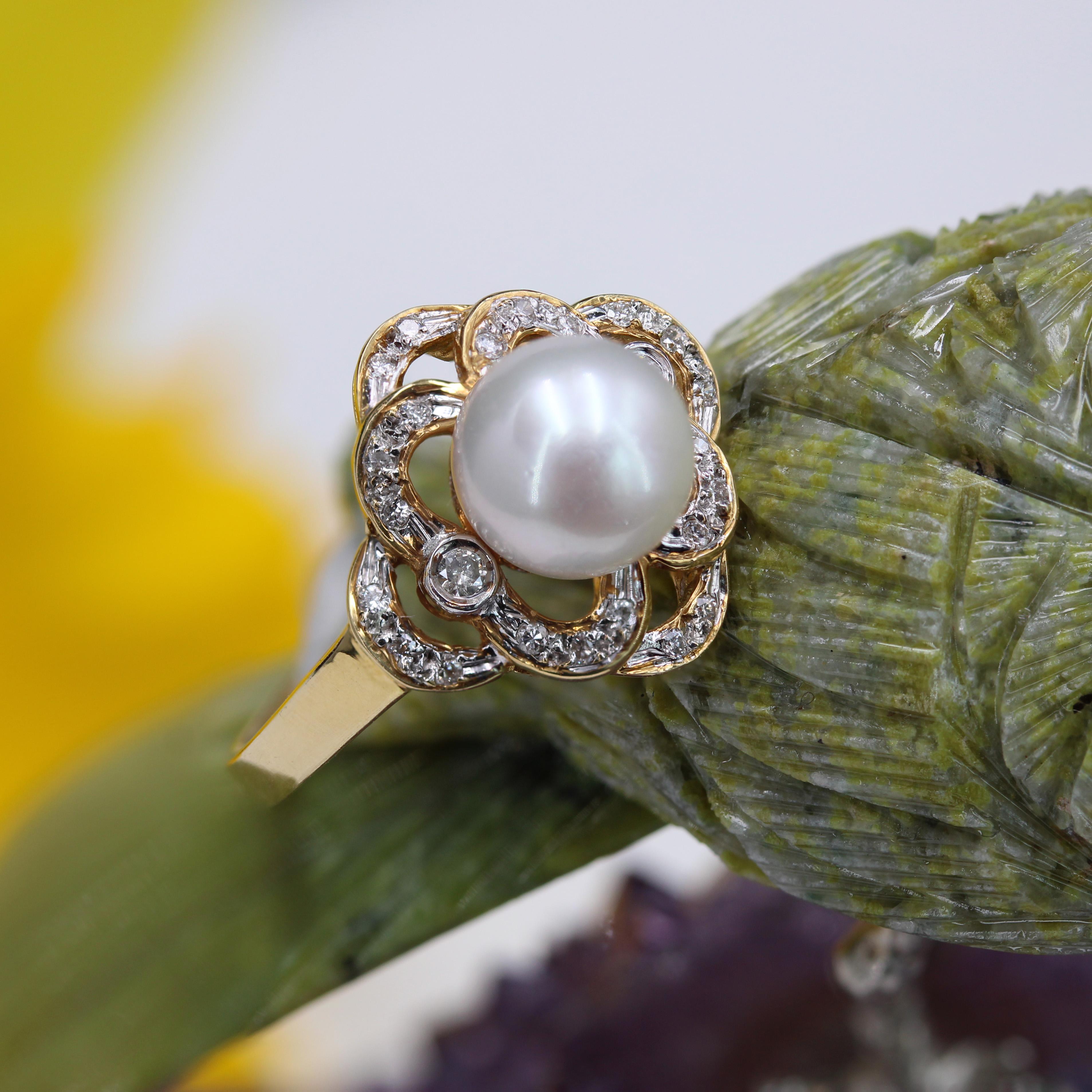 Modern Diamonds Akoya Cultured Pearl 18 Karat Yellow Gold Openwork Ring For Sale 6