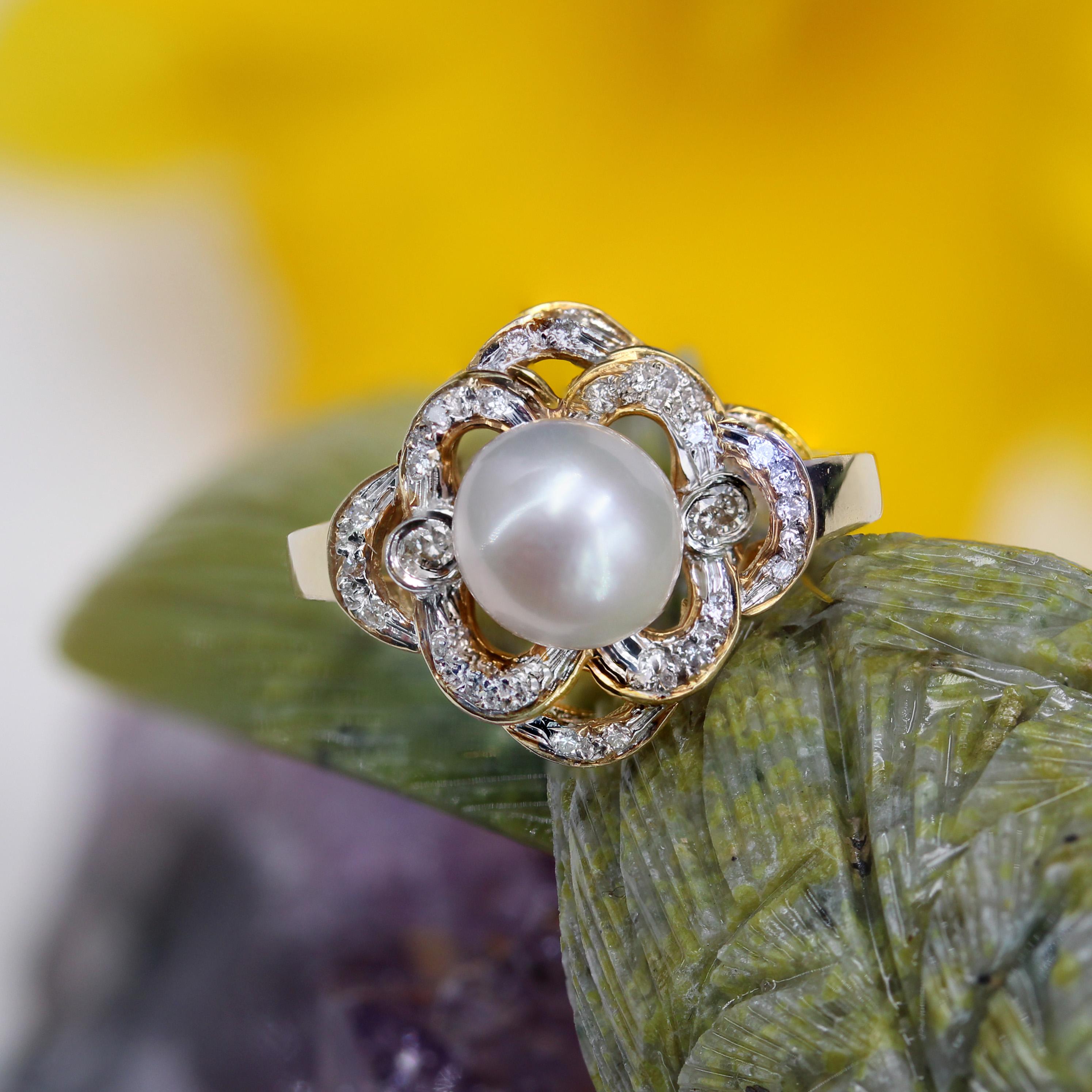 Brilliant Cut Modern Diamonds Akoya Cultured Pearl 18 Karat Yellow Gold Openwork Ring For Sale