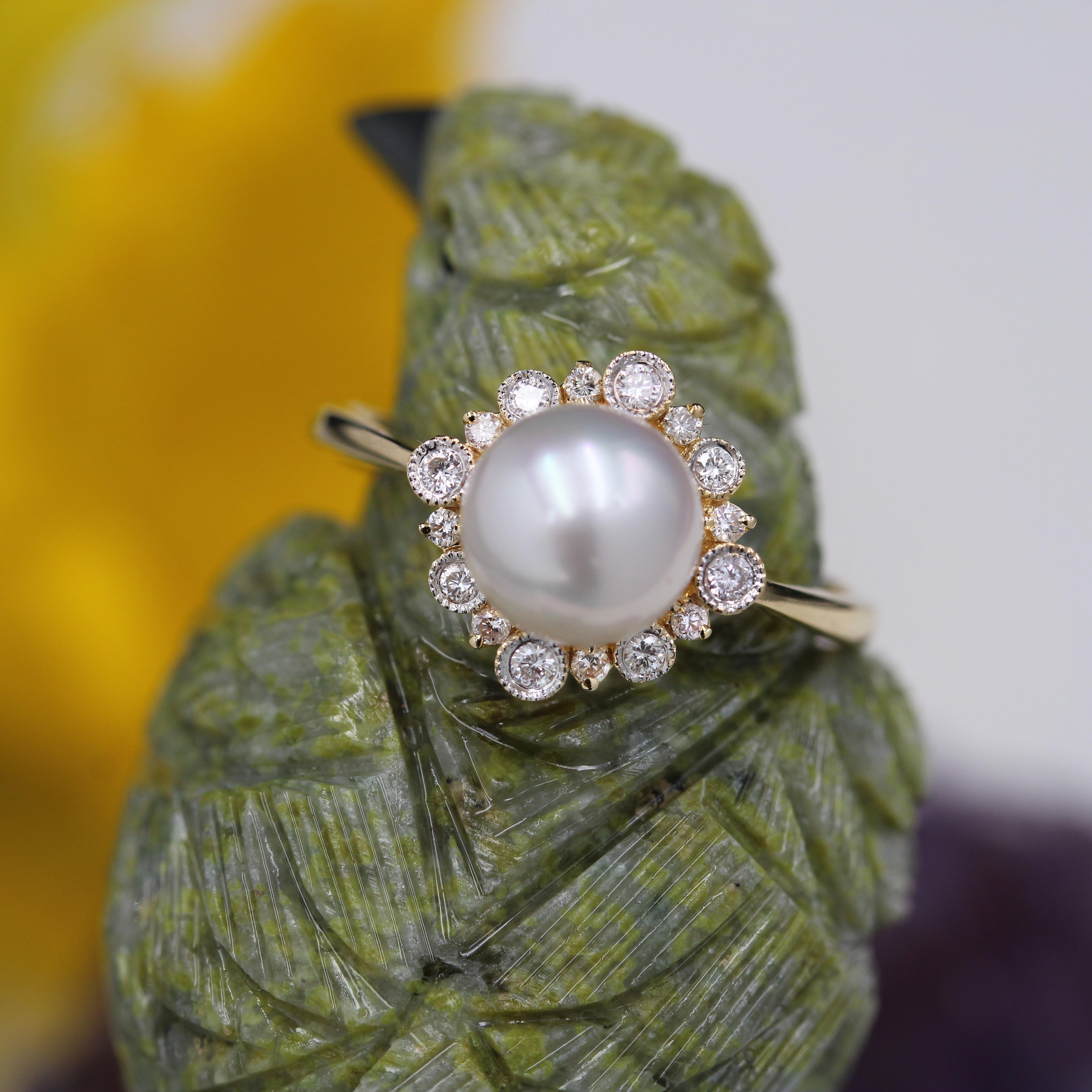 Brilliant Cut Modern Diamonds Akoya Cultured Pearl 18 Karat Yellow Gold Ring