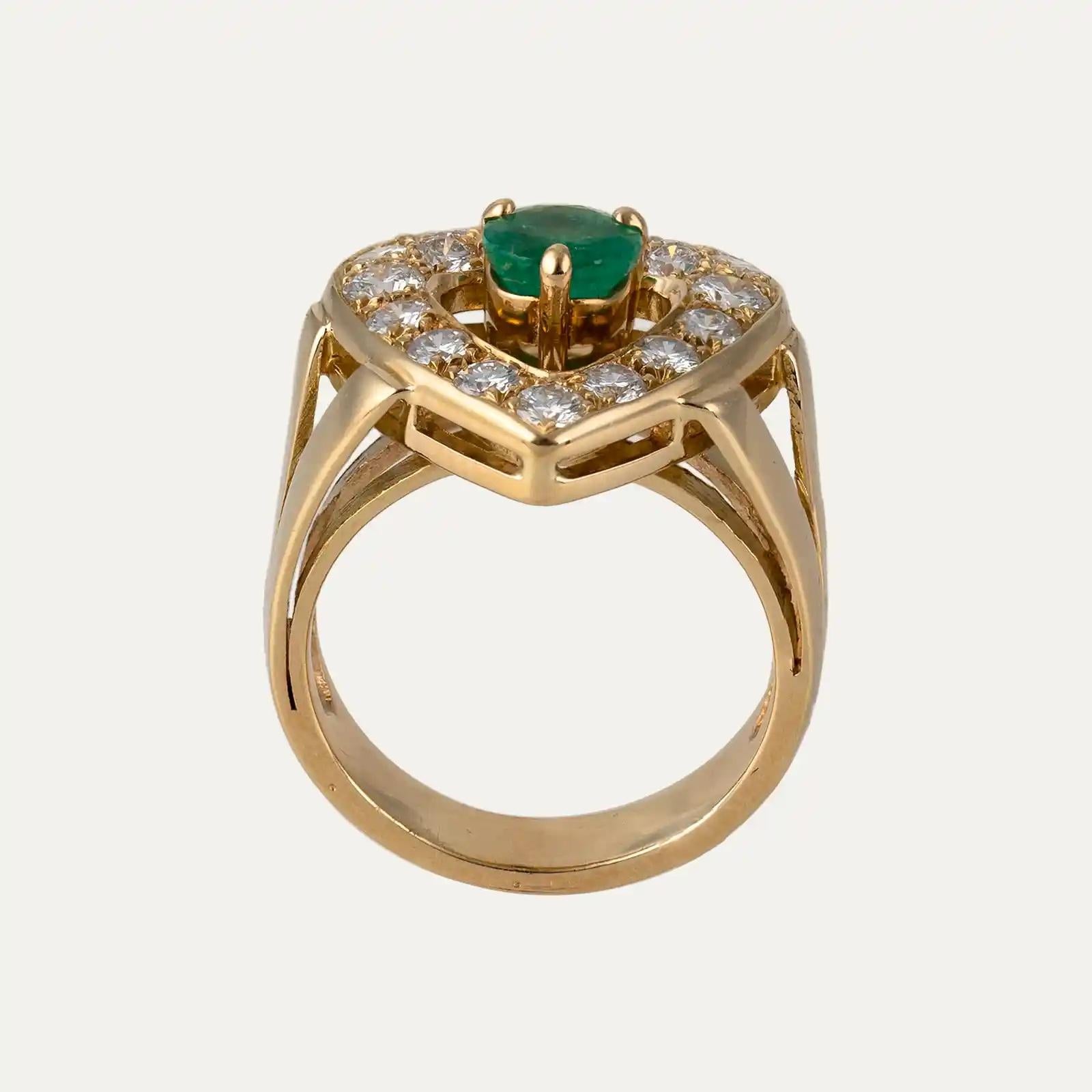 Moderne Bague en or The Moderns avec diamants et émeraude en vente