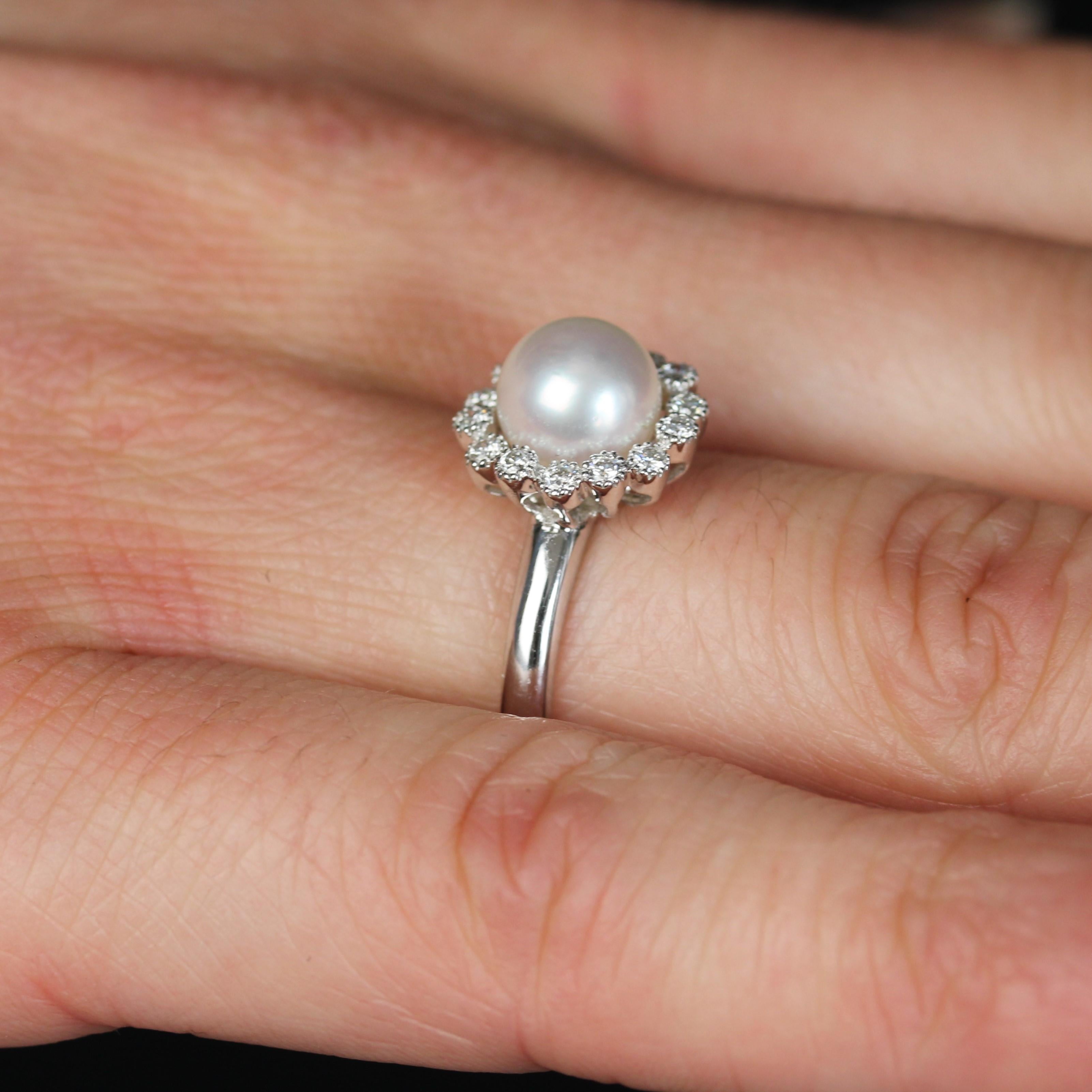 Modern Diamonds Cultured Akoya Pearl 18 Karat White Gold Daisy Ring For Sale 11