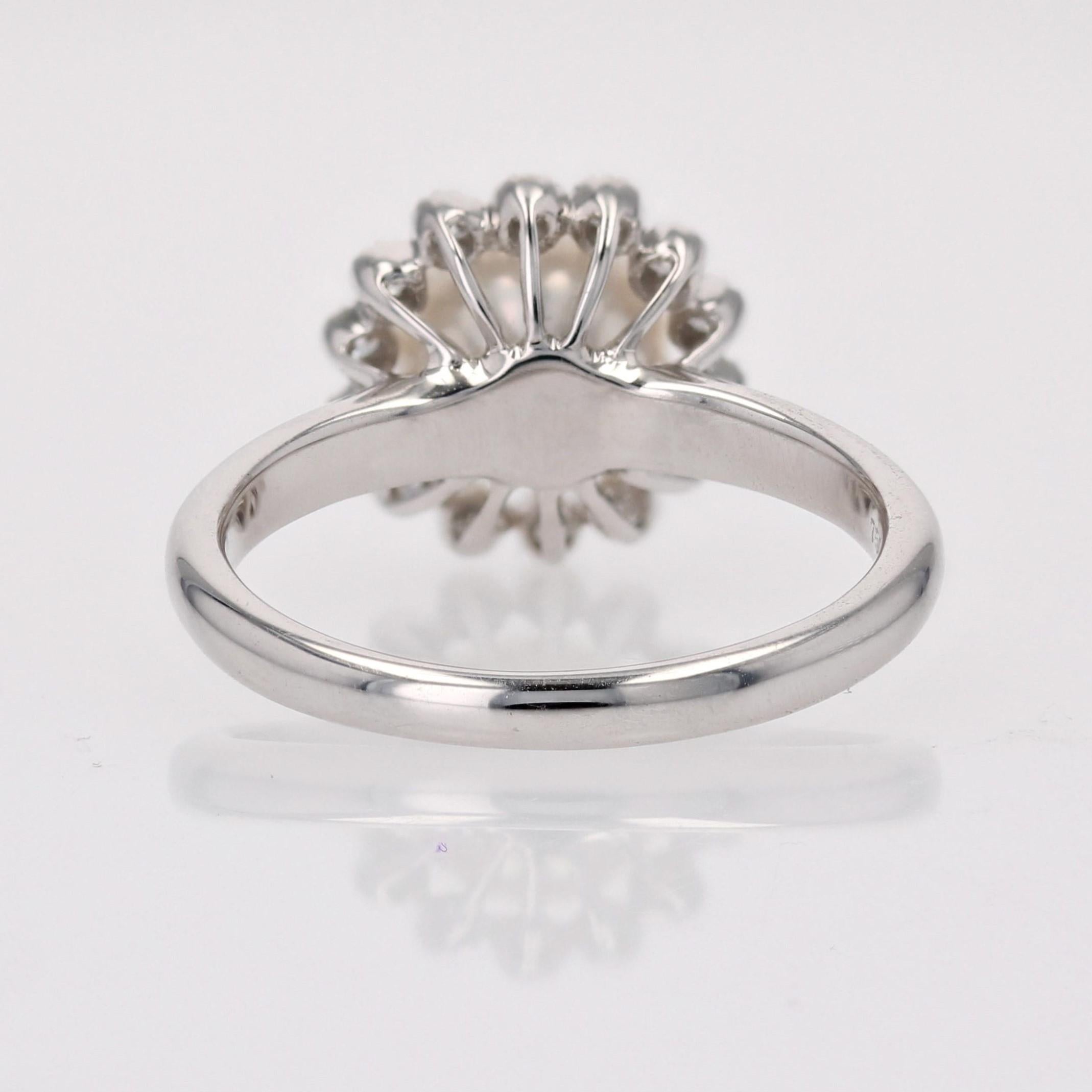 Modern Diamonds Cultured Akoya Pearl 18 Karat White Gold Daisy Ring For Sale 14