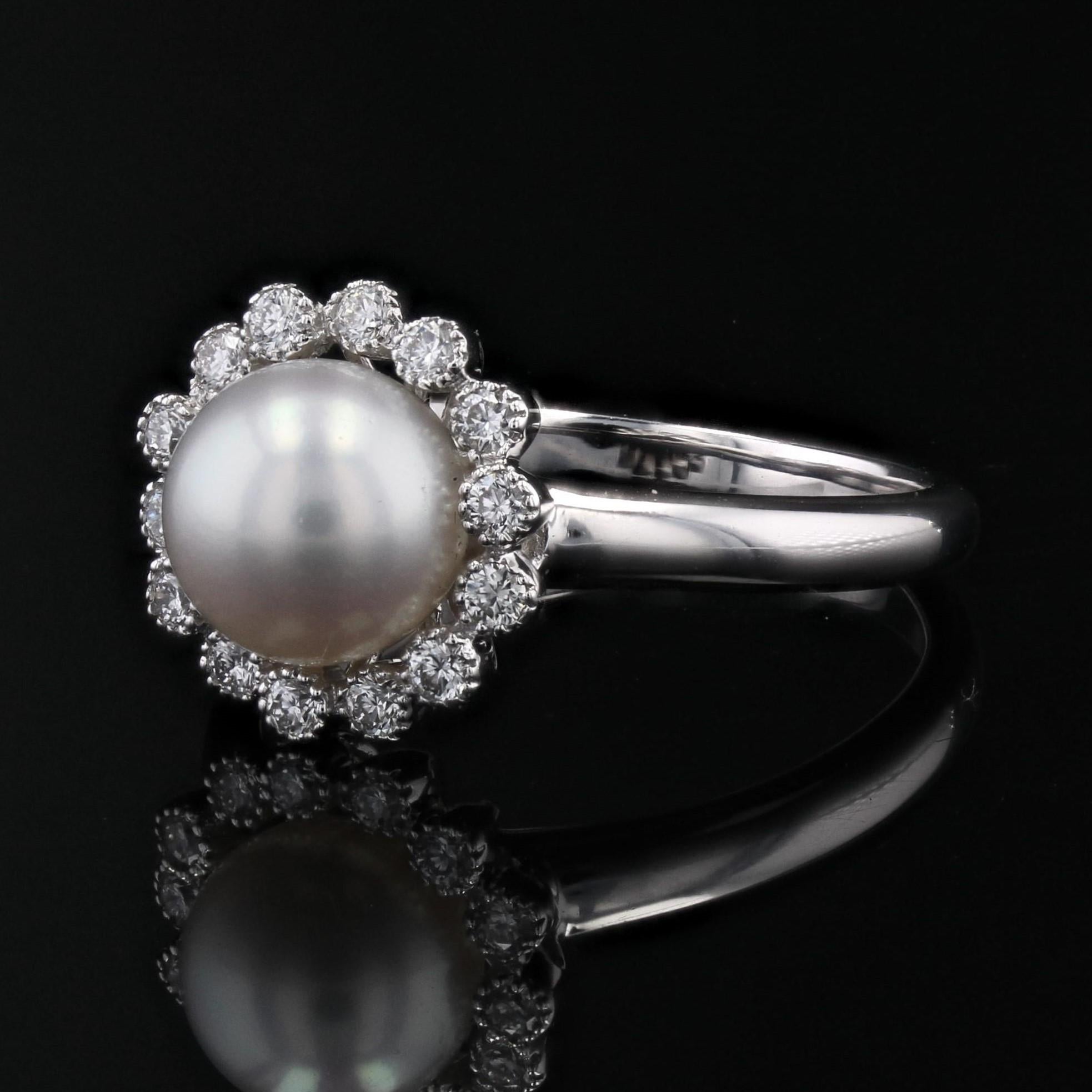 Modern Diamonds Cultured Akoya Pearl 18 Karat White Gold Daisy Ring For Sale 2