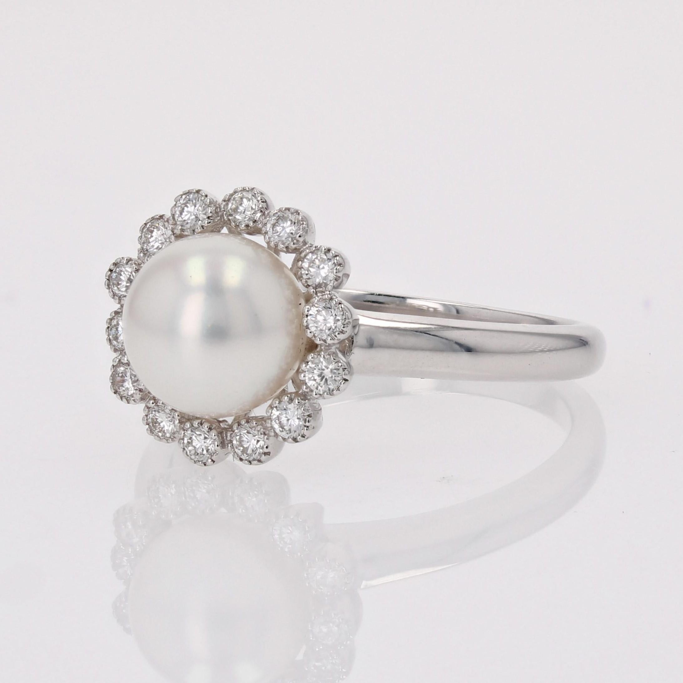 Modern Diamonds Cultured Akoya Pearl 18 Karat White Gold Daisy Ring For Sale 3