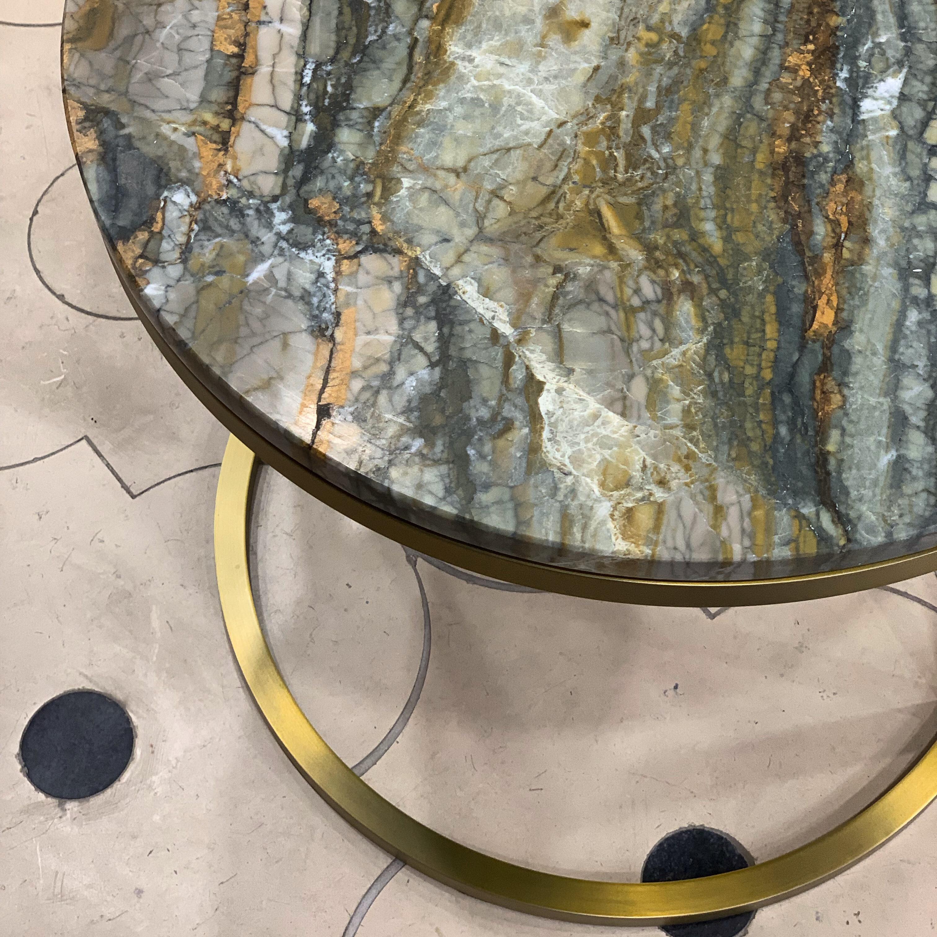 Art Deco Modern Diana Round Coffee Table in Brass Tinted and Strati Di Pietra Marble For Sale