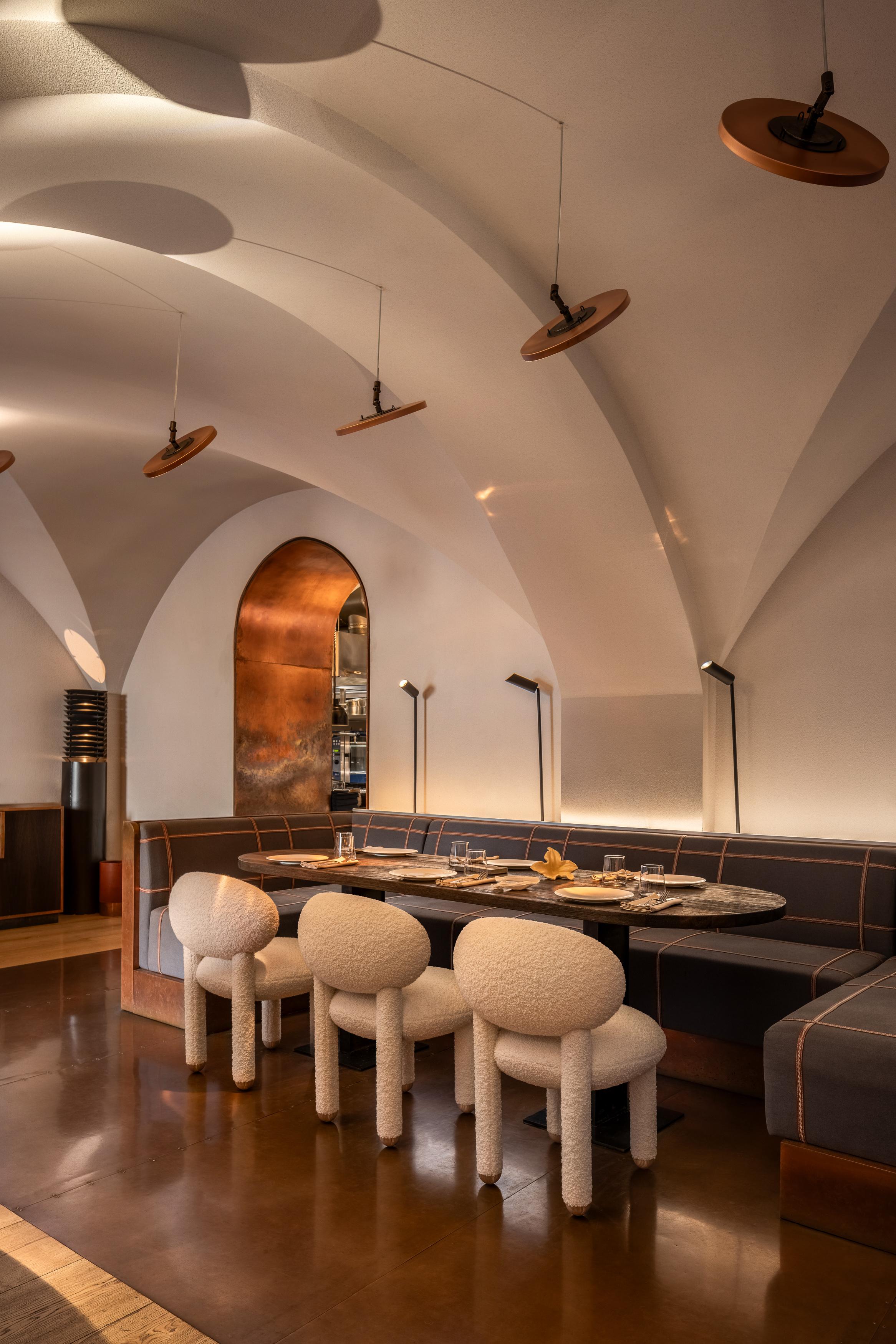 XXI secolo e contemporaneo Sedia da pranzo moderna Flock CS1 in tessuto Dedar Nimbus Boucle di NOOM in vendita