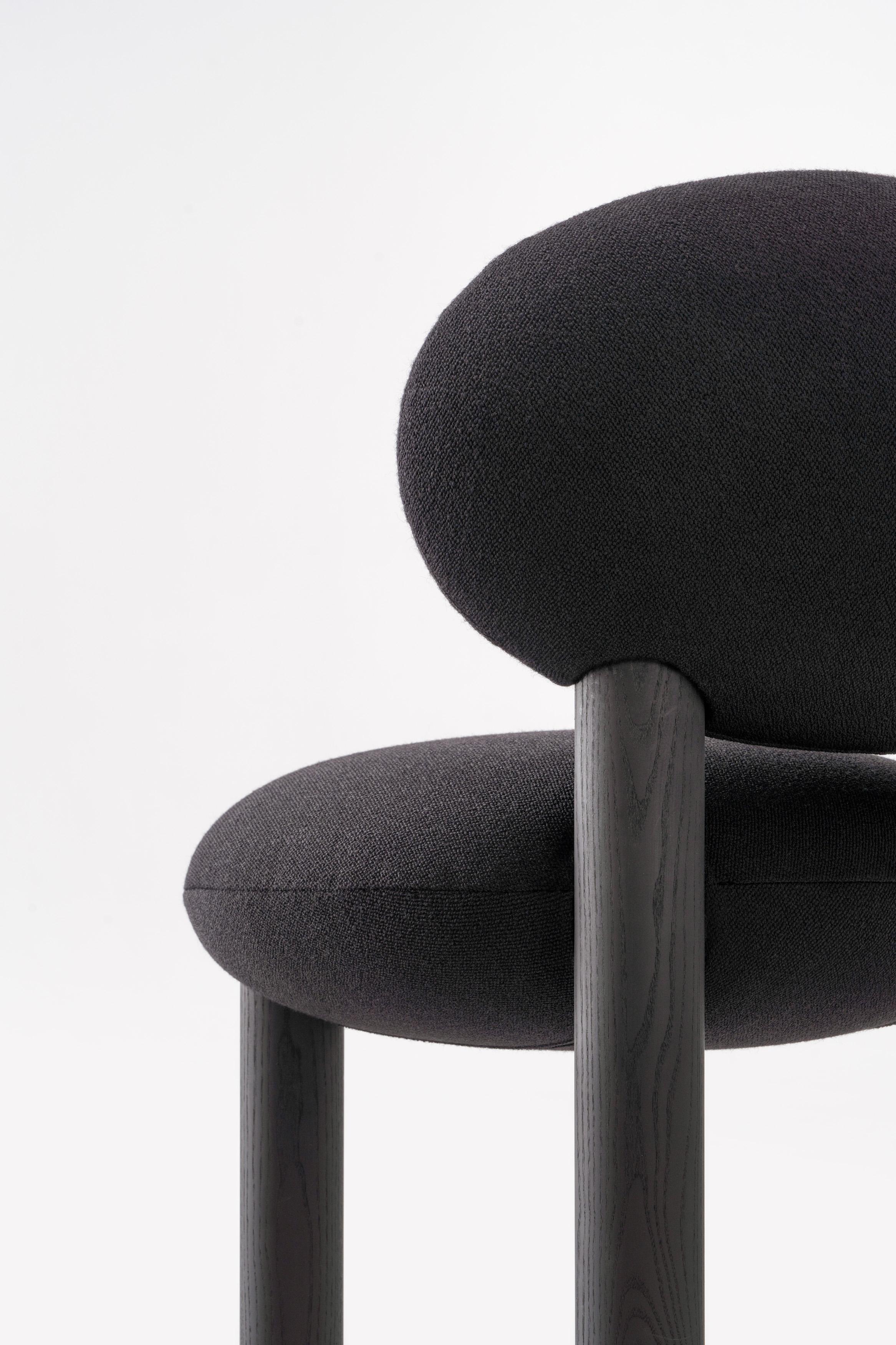 Ucraino Sedia da pranzo moderna Flock CS2 in tessuto Kvadrat Vidar 4 di NOOM in vendita