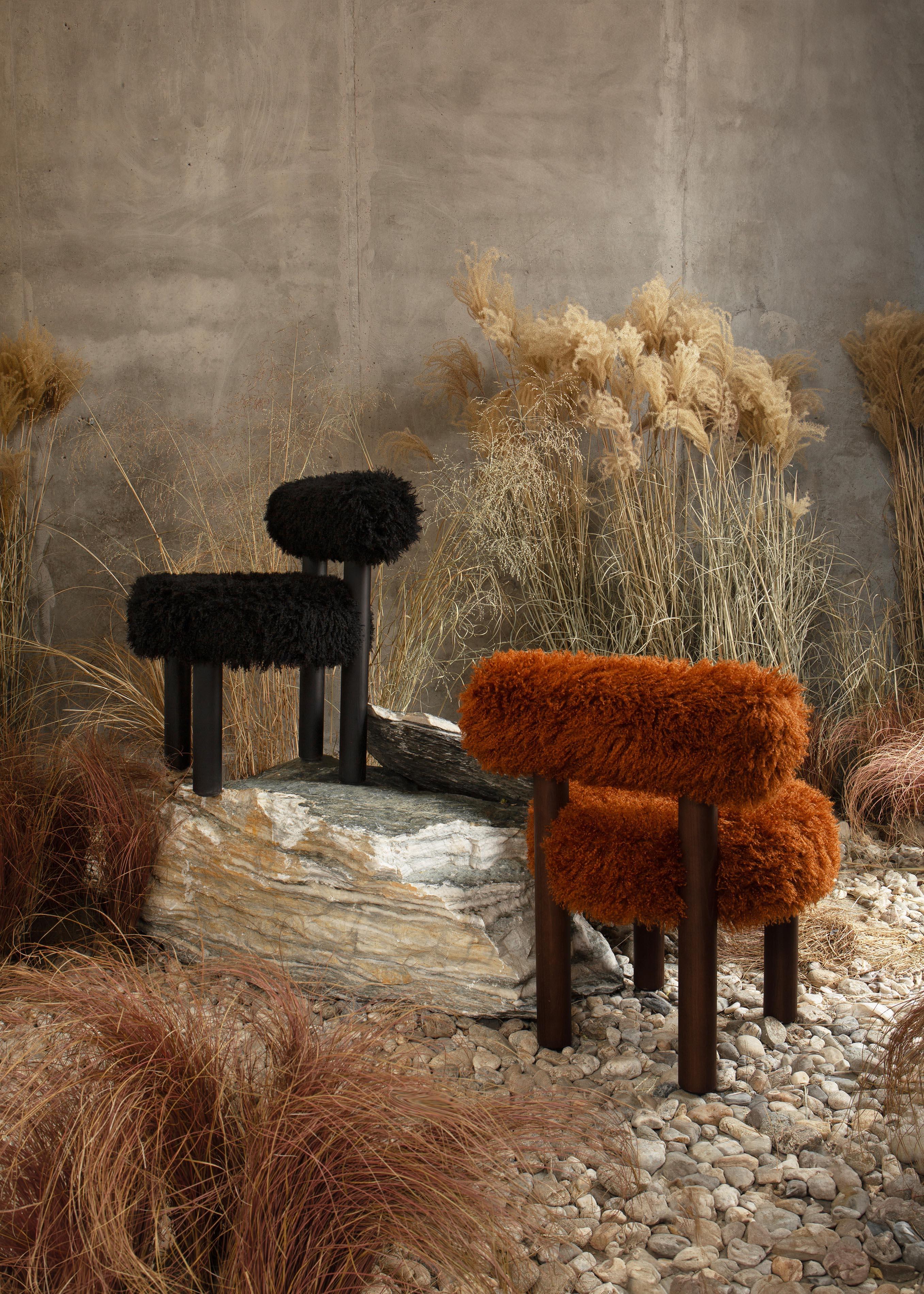 Sedia da pranzo moderna Gropius CS2 Fluffy con gambe in legno in ecopelliccia Azur di NOOM in vendita 8