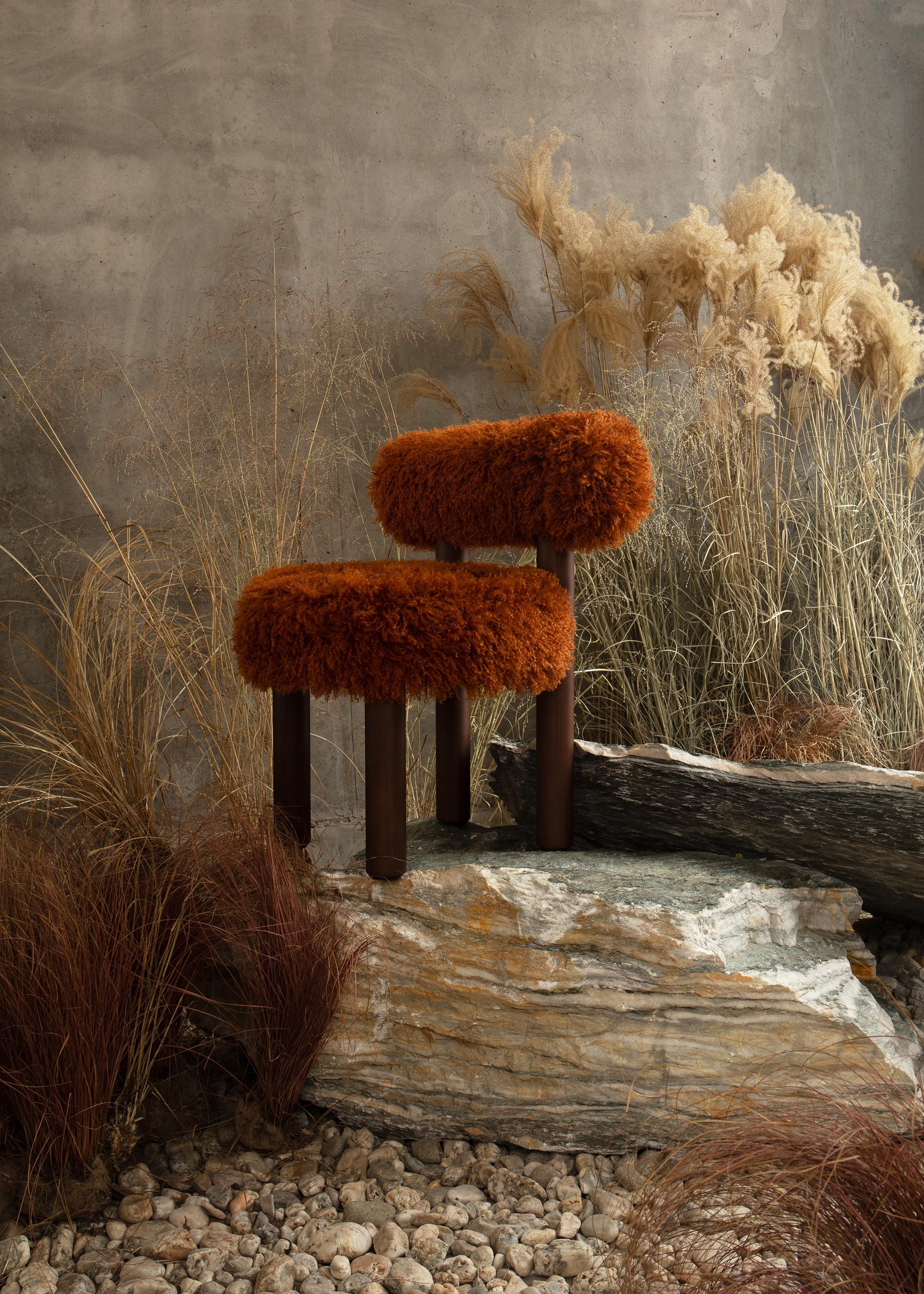 Sedia da pranzo moderna Gropius CS2 Fluffy con gambe in legno in ecopelliccia Azur di NOOM in vendita 9
