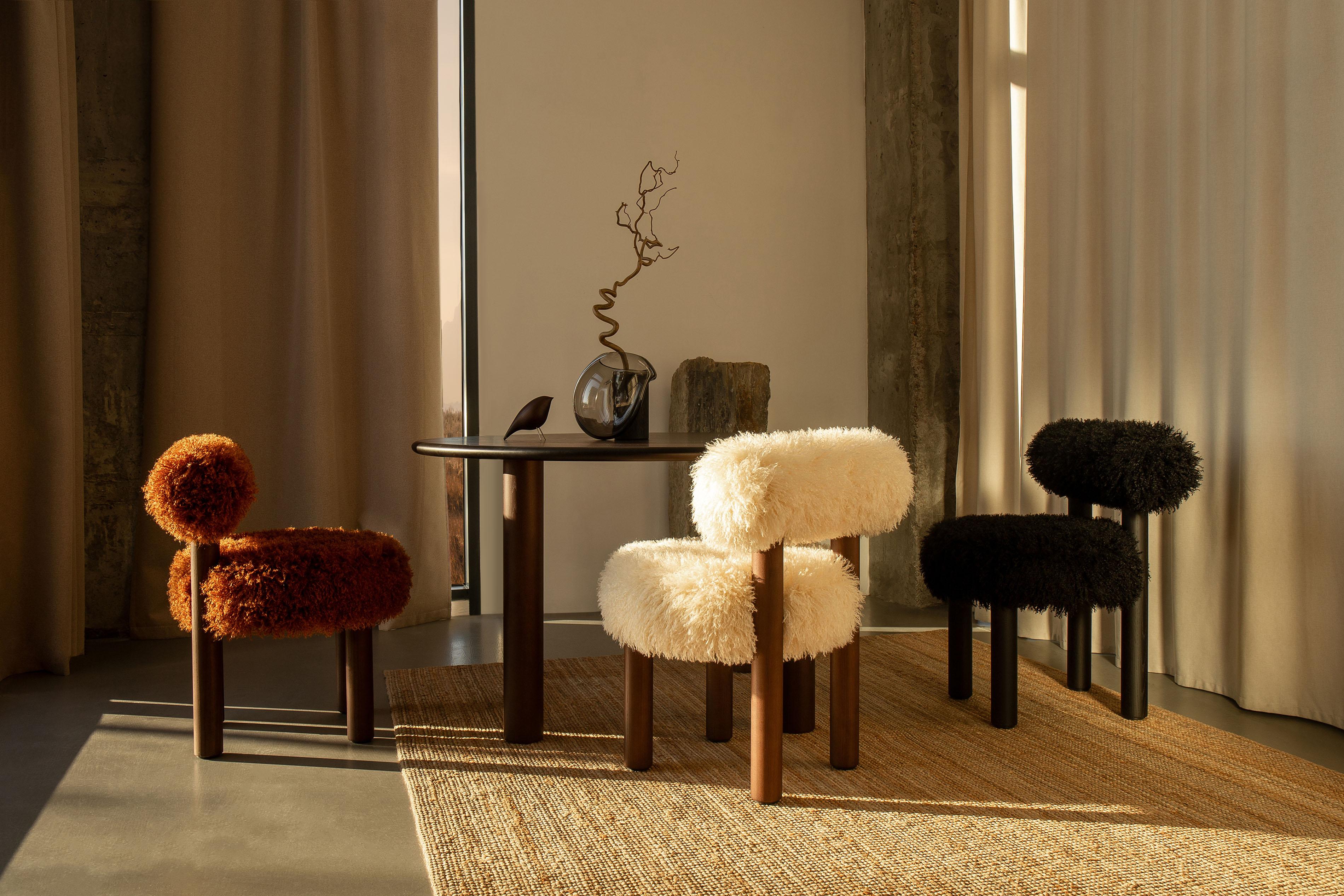 Sedia da pranzo moderna Gropius CS2 Fluffy con gambe in legno in ecopelliccia Azur di NOOM In condizioni Nuovo in vendita a Paris, FR