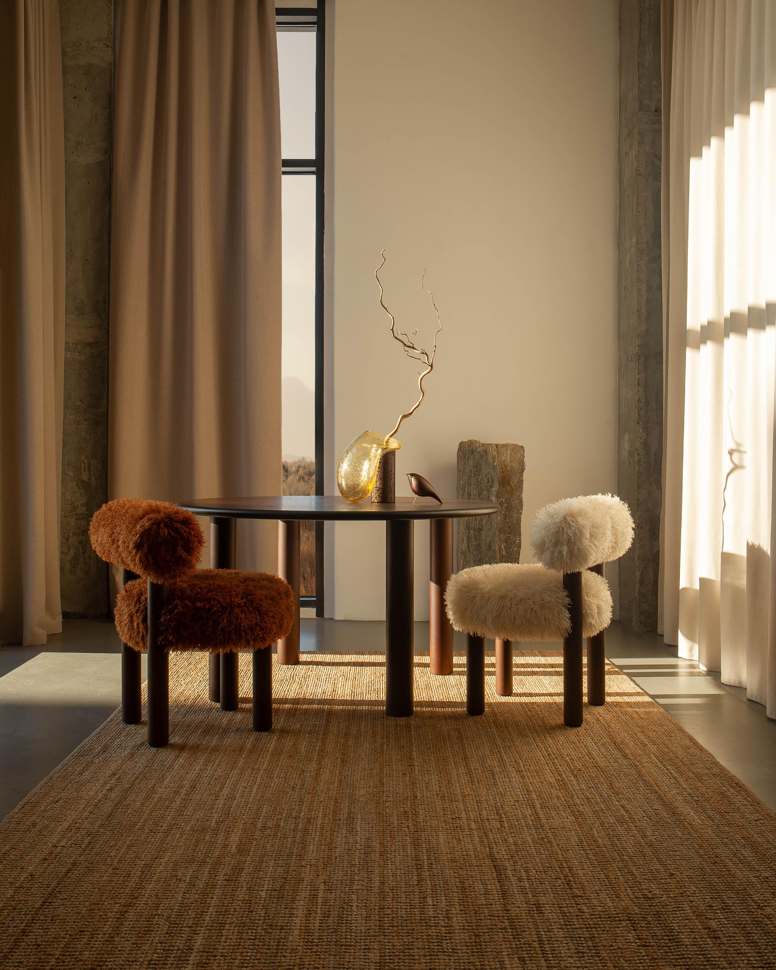 Sedia da pranzo moderna Gropius CS2 Fluffy con gambe in legno in ecopelliccia Azur di NOOM in vendita 2