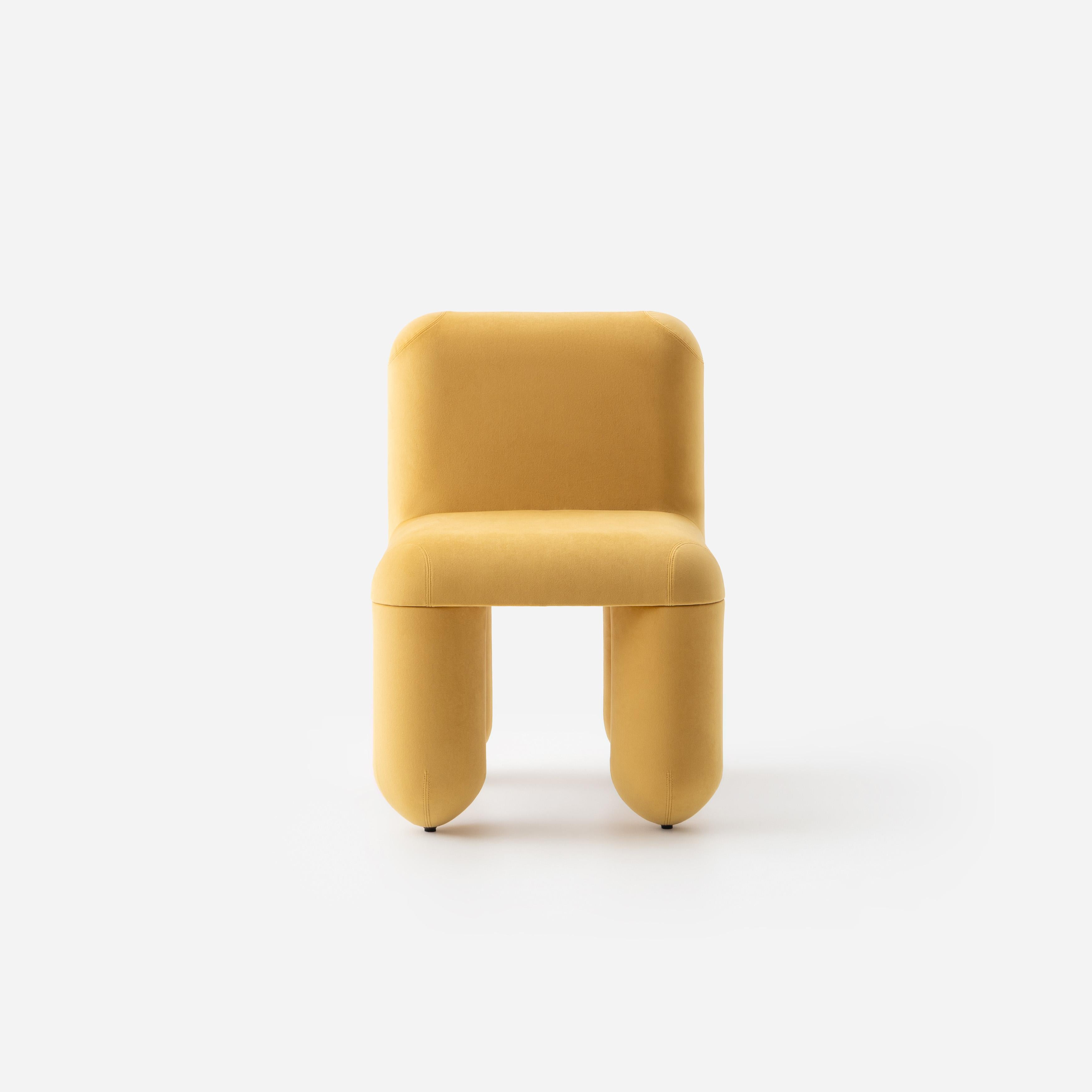 Moderno Sedia da pranzo moderna Hello in vari tessuti e colori di NOOM in vendita