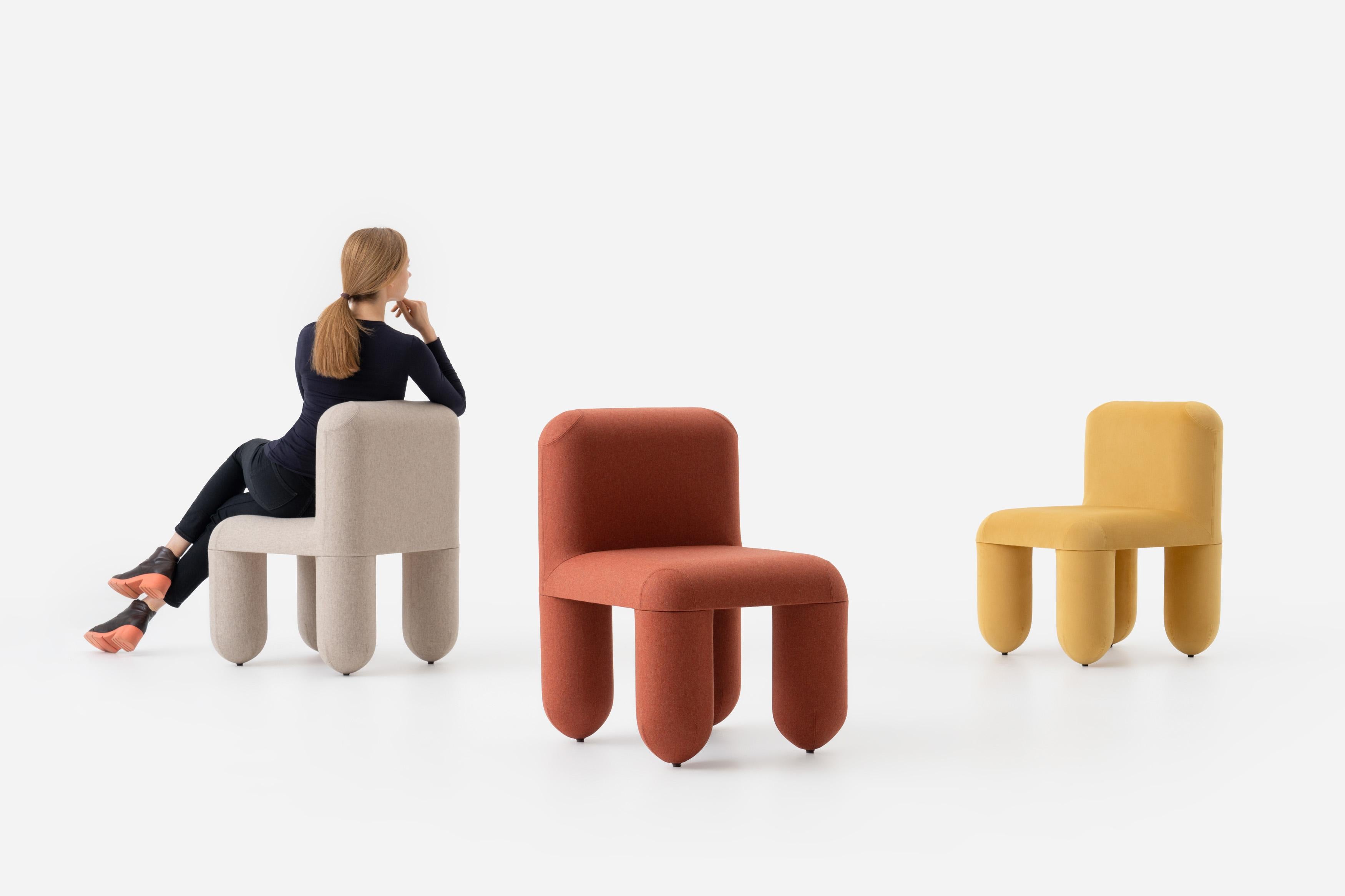 Ucraino Sedia da pranzo moderna Hello in vari tessuti e colori di NOOM in vendita