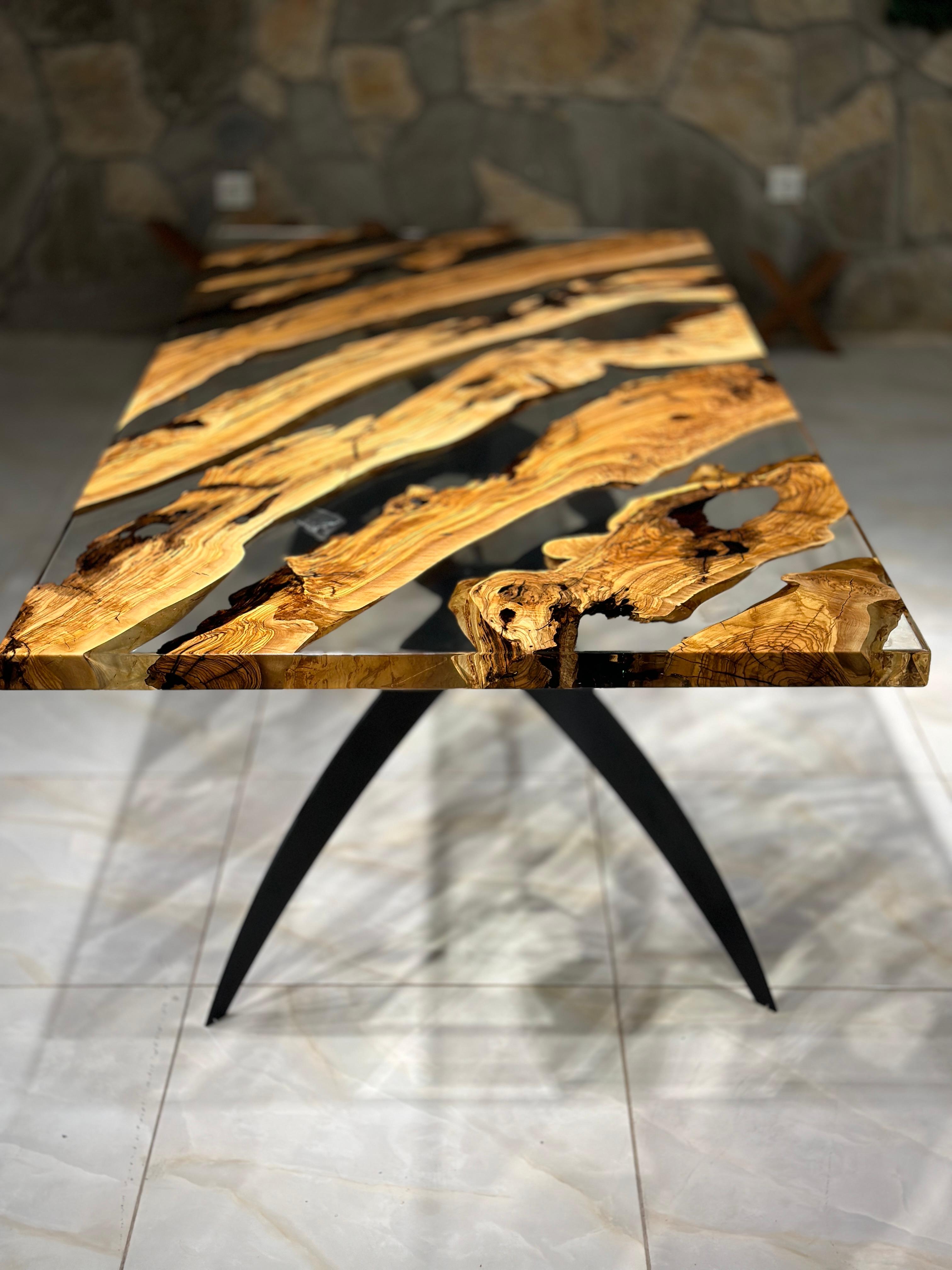 Table en bois époxy Elaeagnus sur mesure

Cette superbe table est fabriquée en bois de noyer et en époxy transparent. La beauté unique des courbes naturelles du bois d'olivier combinées à l'époxy bleu se retrouve dans cette table.

Tous les bois ont