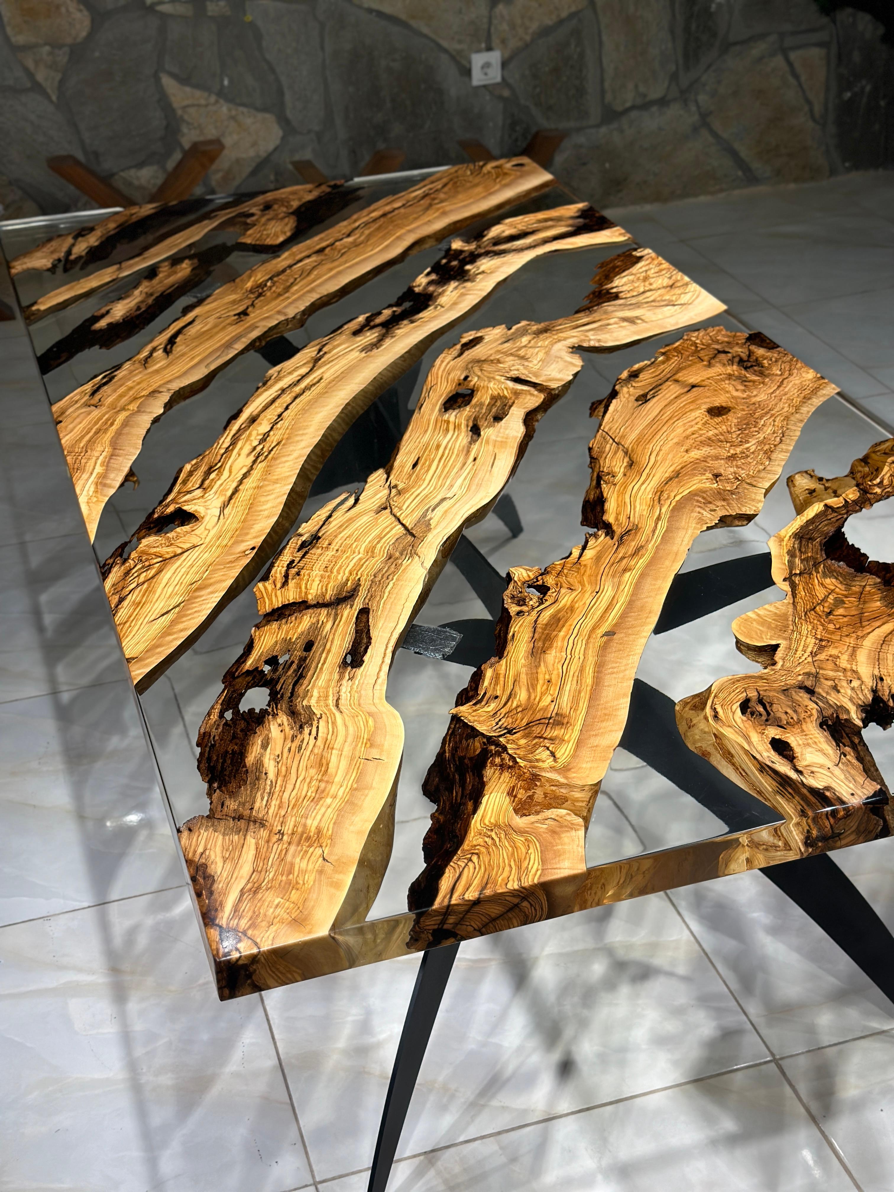 Résine époxy Table de salle à manger moderne en résine - Table de cuisine en bois époxy ultra clair en vente