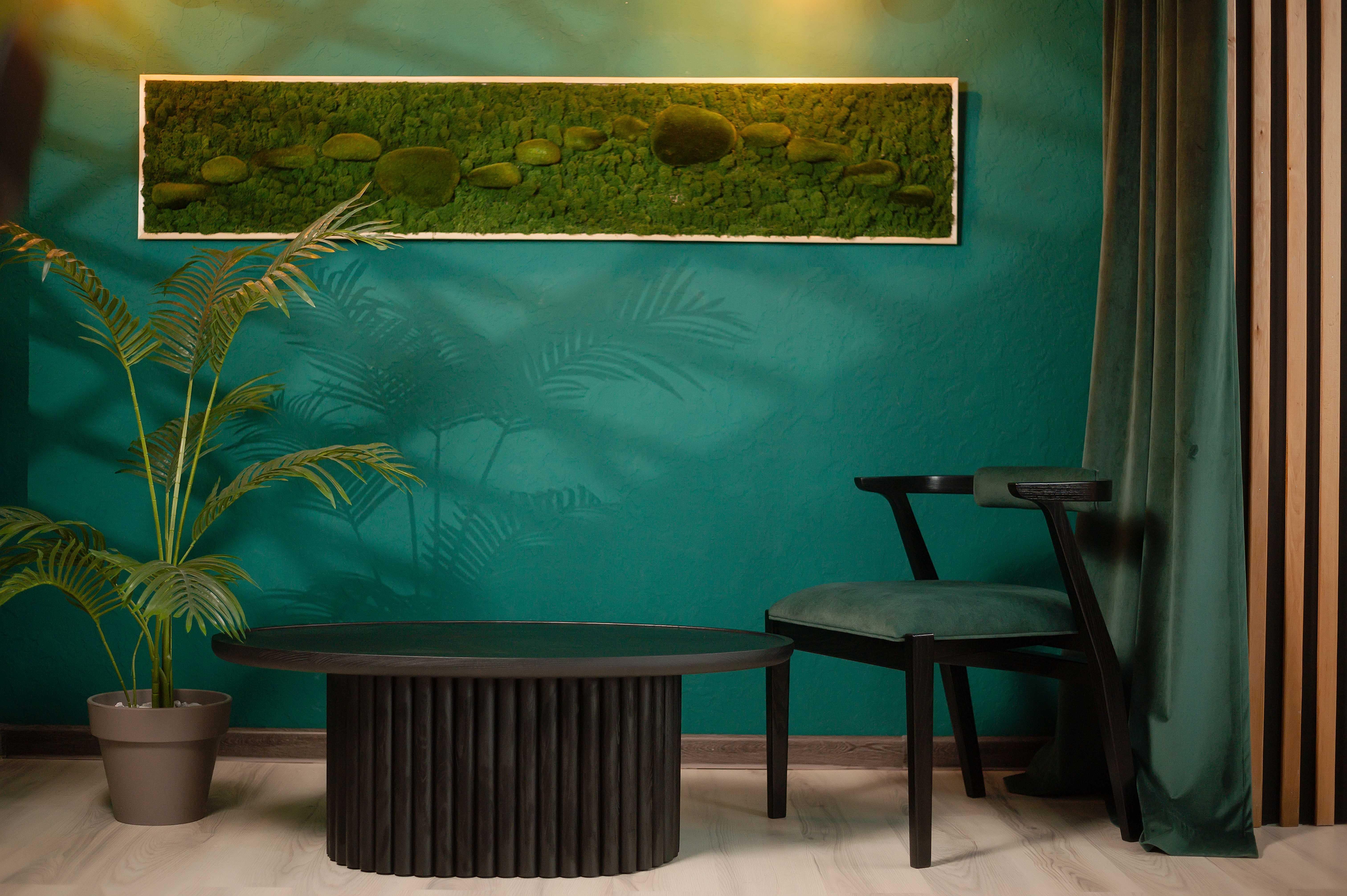 Moderne Esszimmerstühle aus schwarzem Massivholz und Smaragdmaterial im Angebot 4