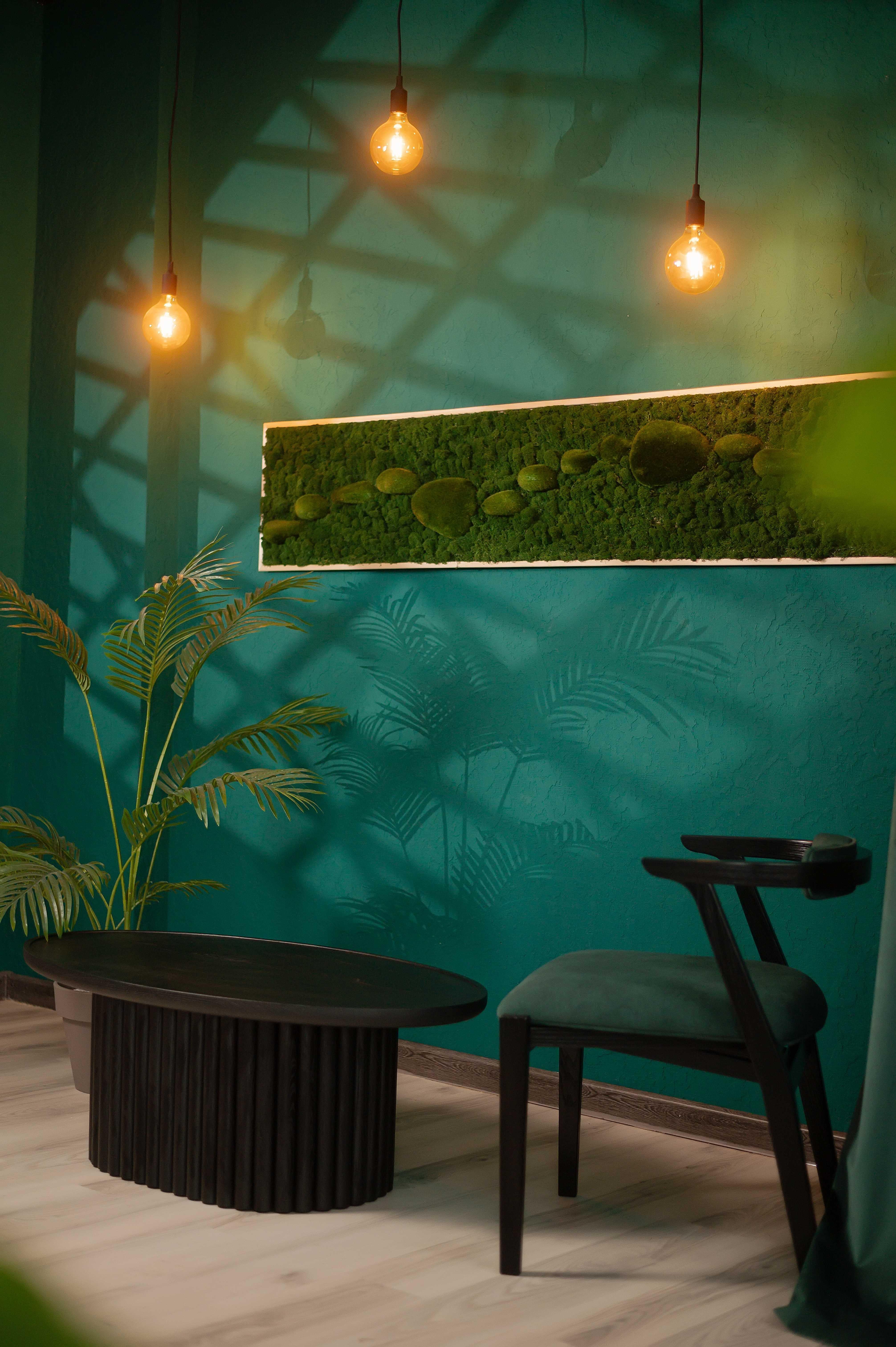 Moderne Esszimmerstühle aus schwarzem Massivholz und Smaragdmaterial im Angebot 7