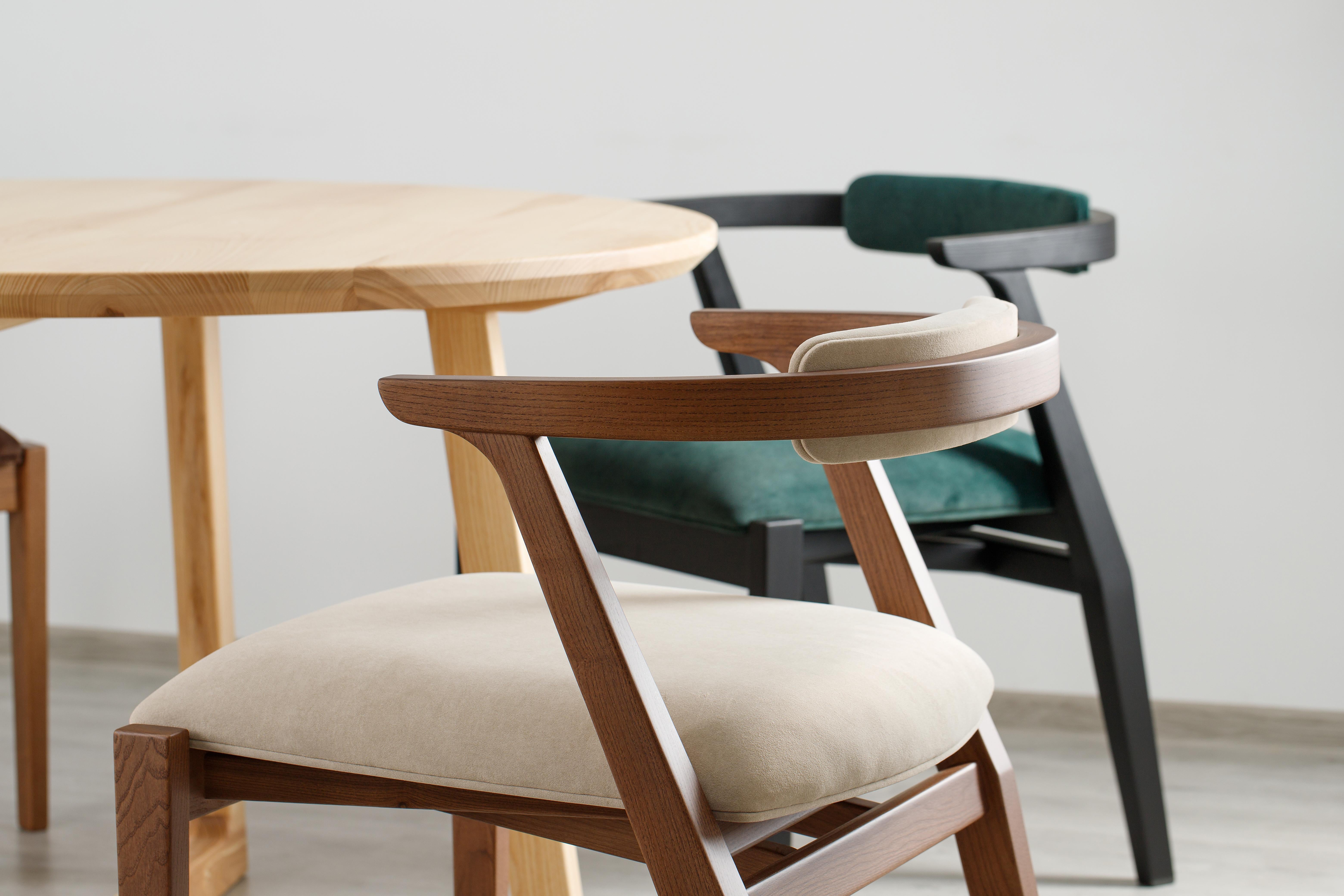 Modern Dining Room Chairs in Black Solid Wood and Emerald Material For Sale 6