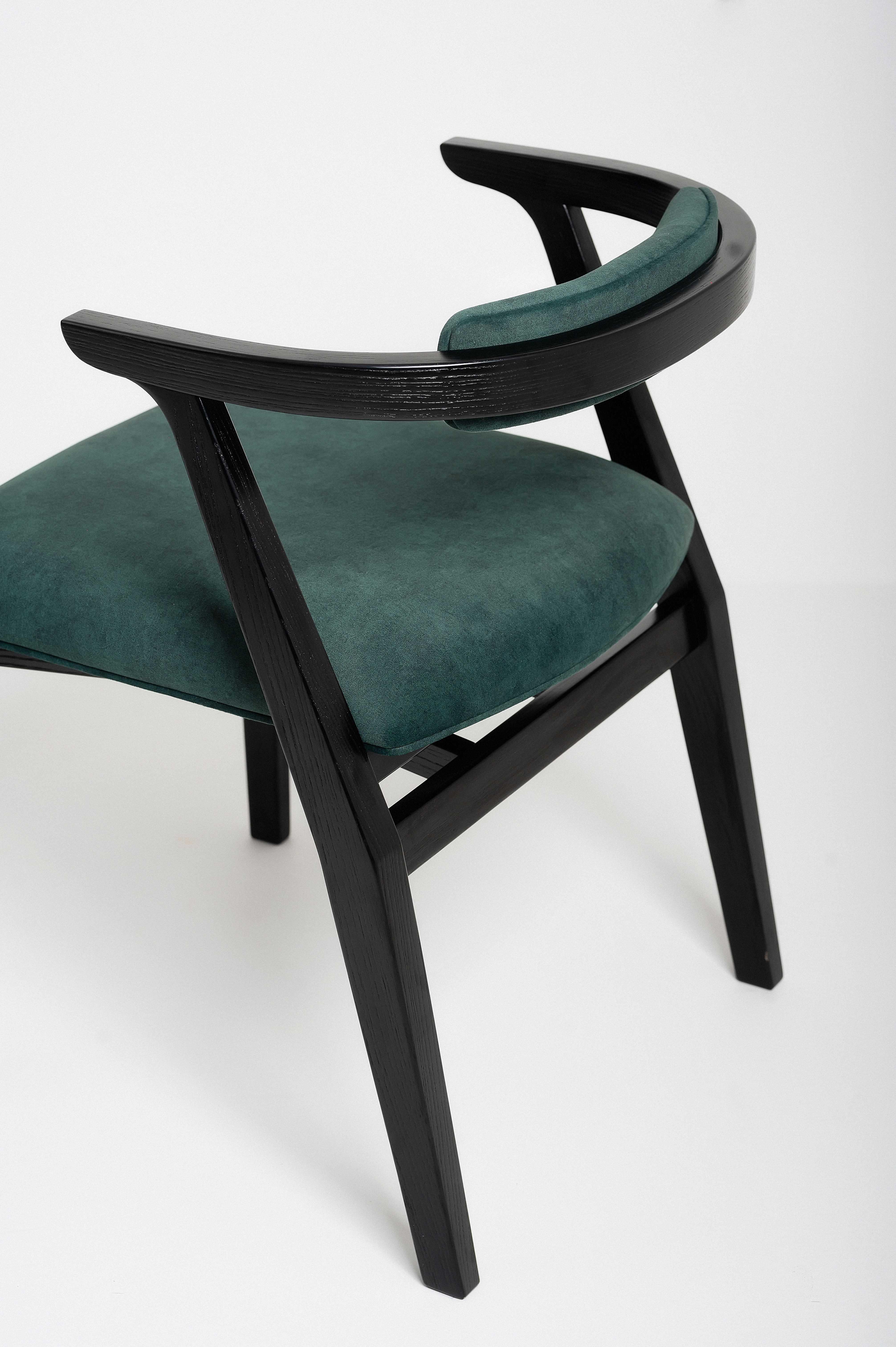 Modern Dining Room Chairs in Black Solid Wood and Emerald Material In New Condition For Sale In Naperville, IL