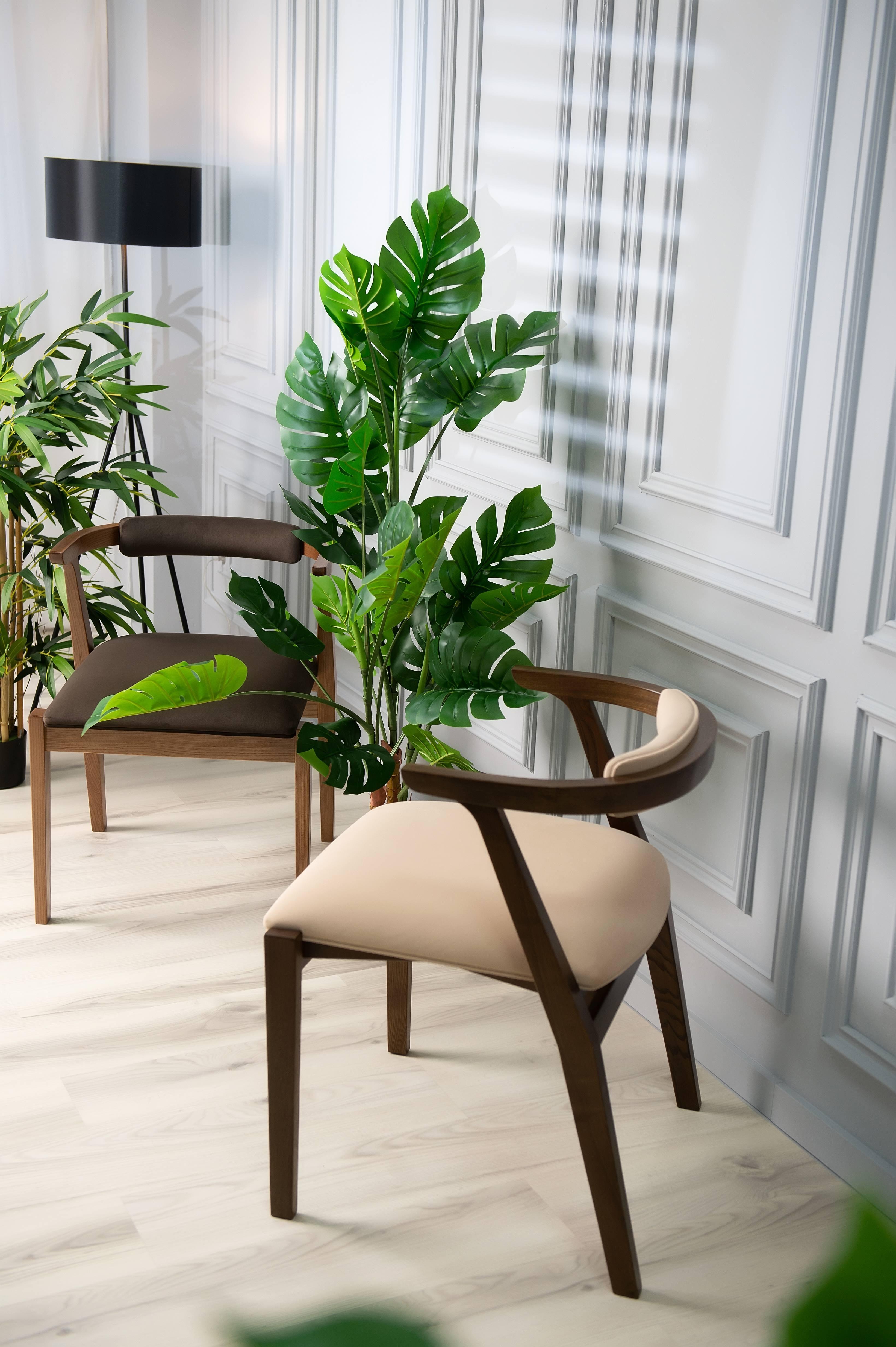 Chaises de salle à manger modernes en bois massif et matériau marron en vente 6