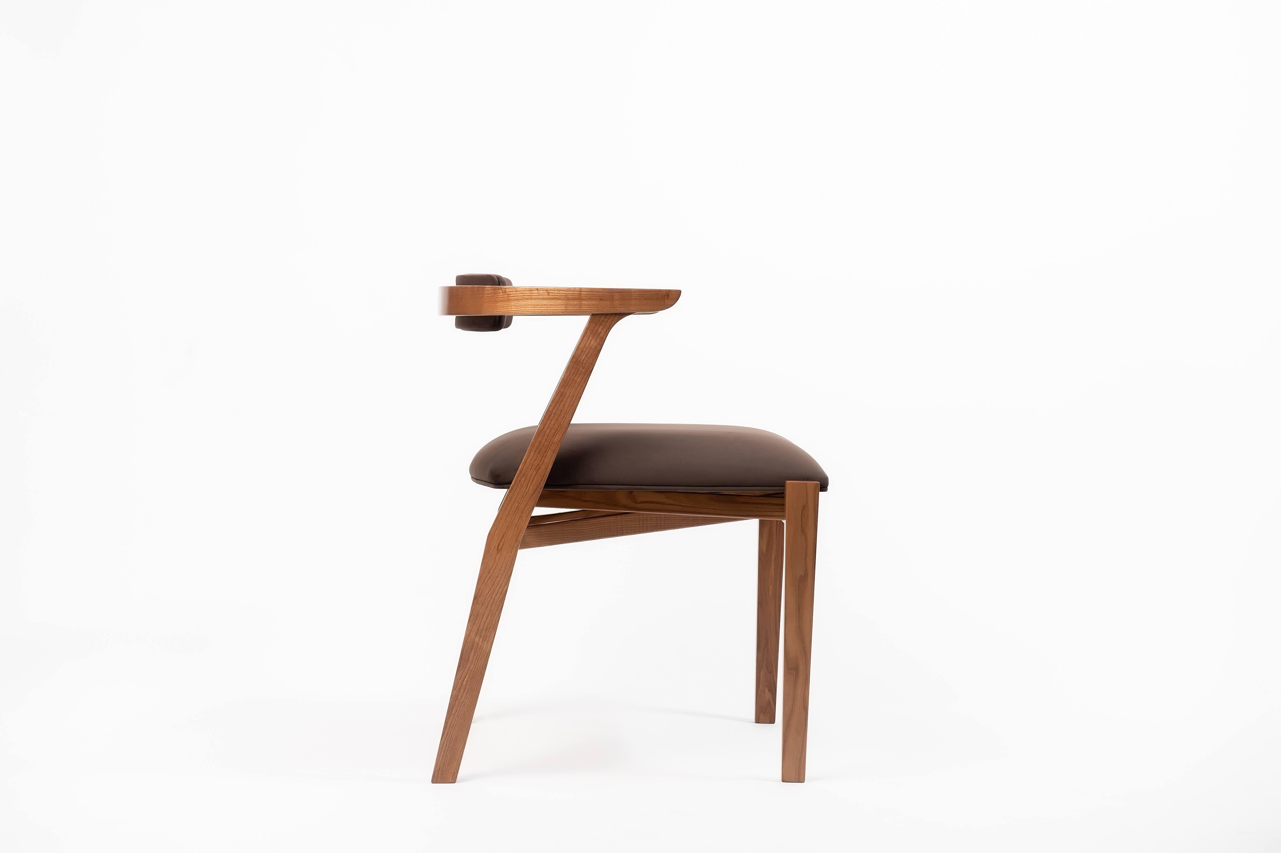 Moderne Chaises de salle à manger modernes en bois massif et matériau marron en vente