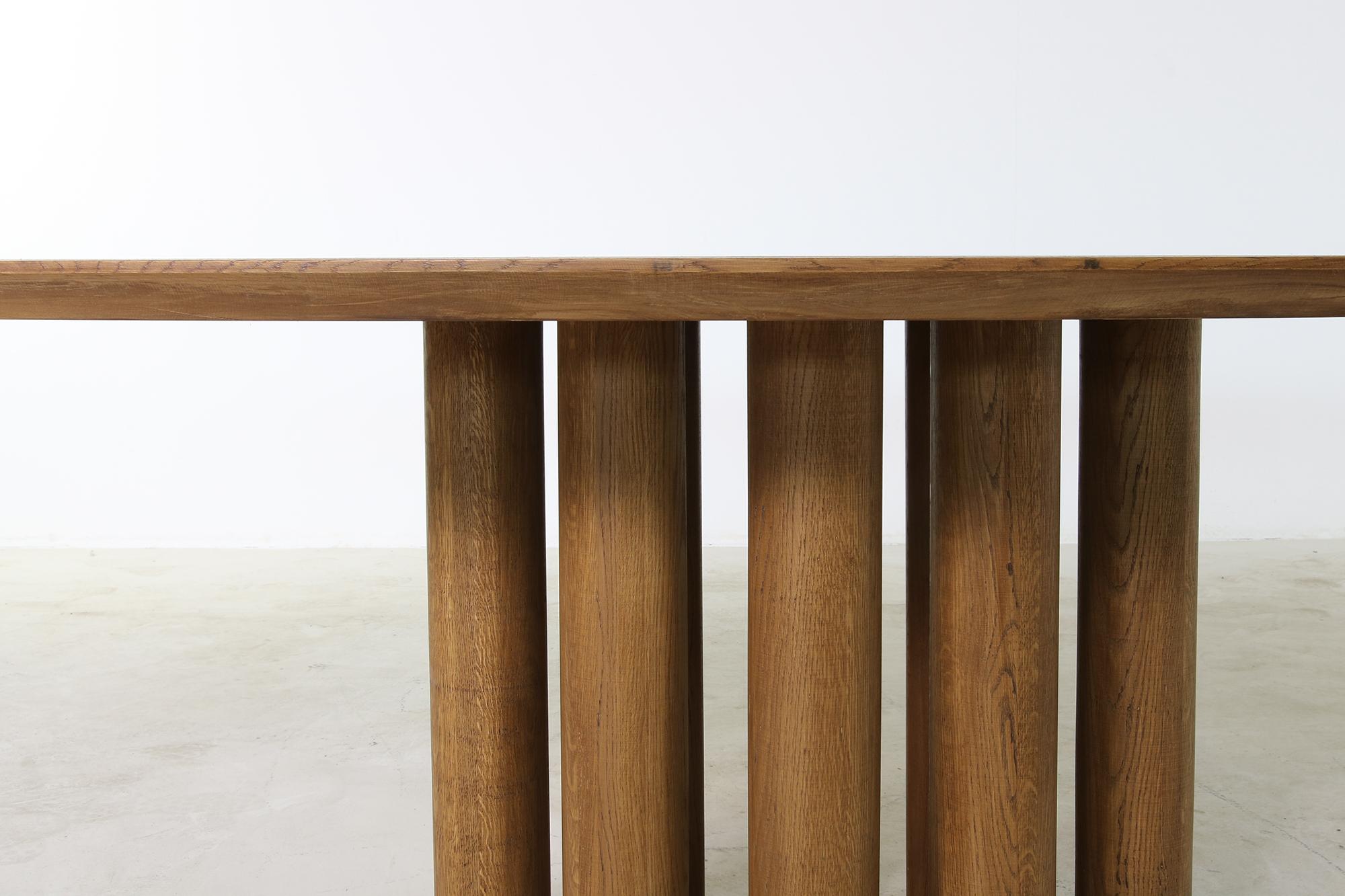Tavolo ovale da sala da pranzo moderno in Oak Oak, contemporaneo Nathan Lindberg con piedistallo C in vendita 3