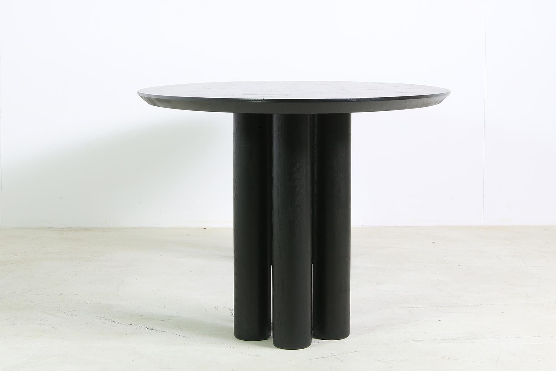 Modern Dining Room Oval Table Solid Oak, Nathan Lindberg Pedestal Black Edition In Good Condition In Hamminkeln, DE
