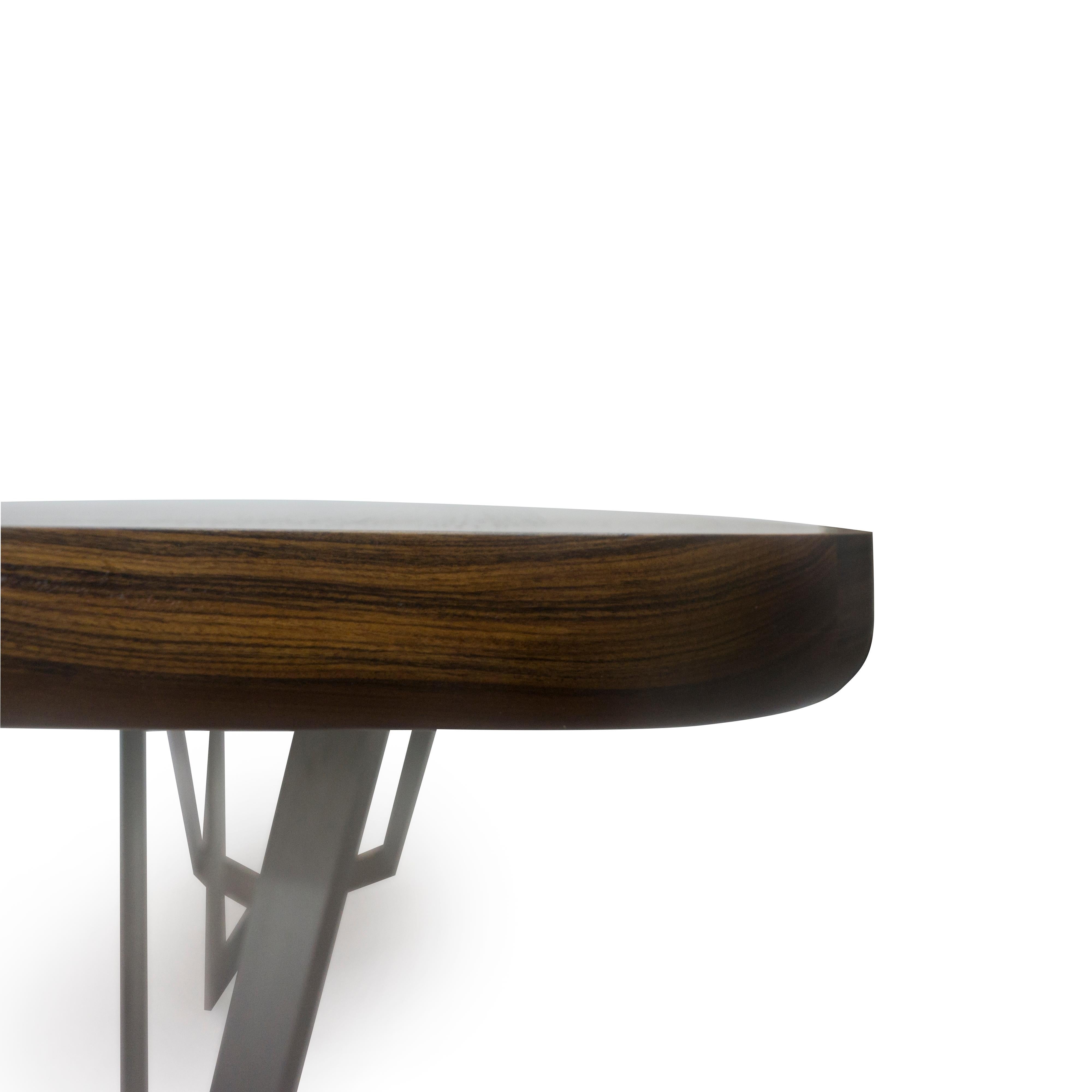 Moderner Esstisch der Moderne mit Holzplatte und Edelstahlbeinen im Angebot 1