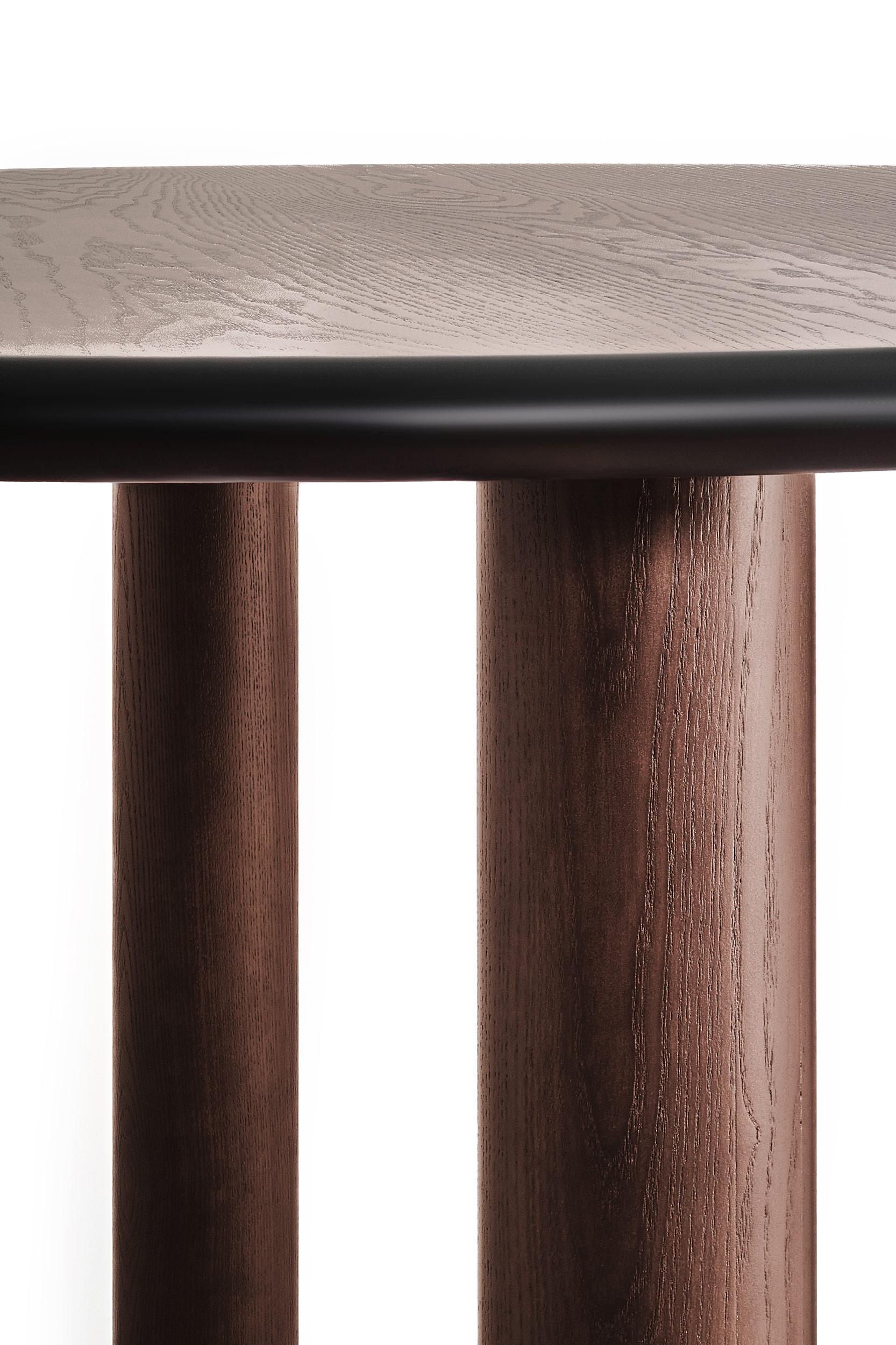 Contemporary Dining Round Table 'Paul' by Noom, Brown Stained, 180 cm In New Condition For Sale In Paris, FR