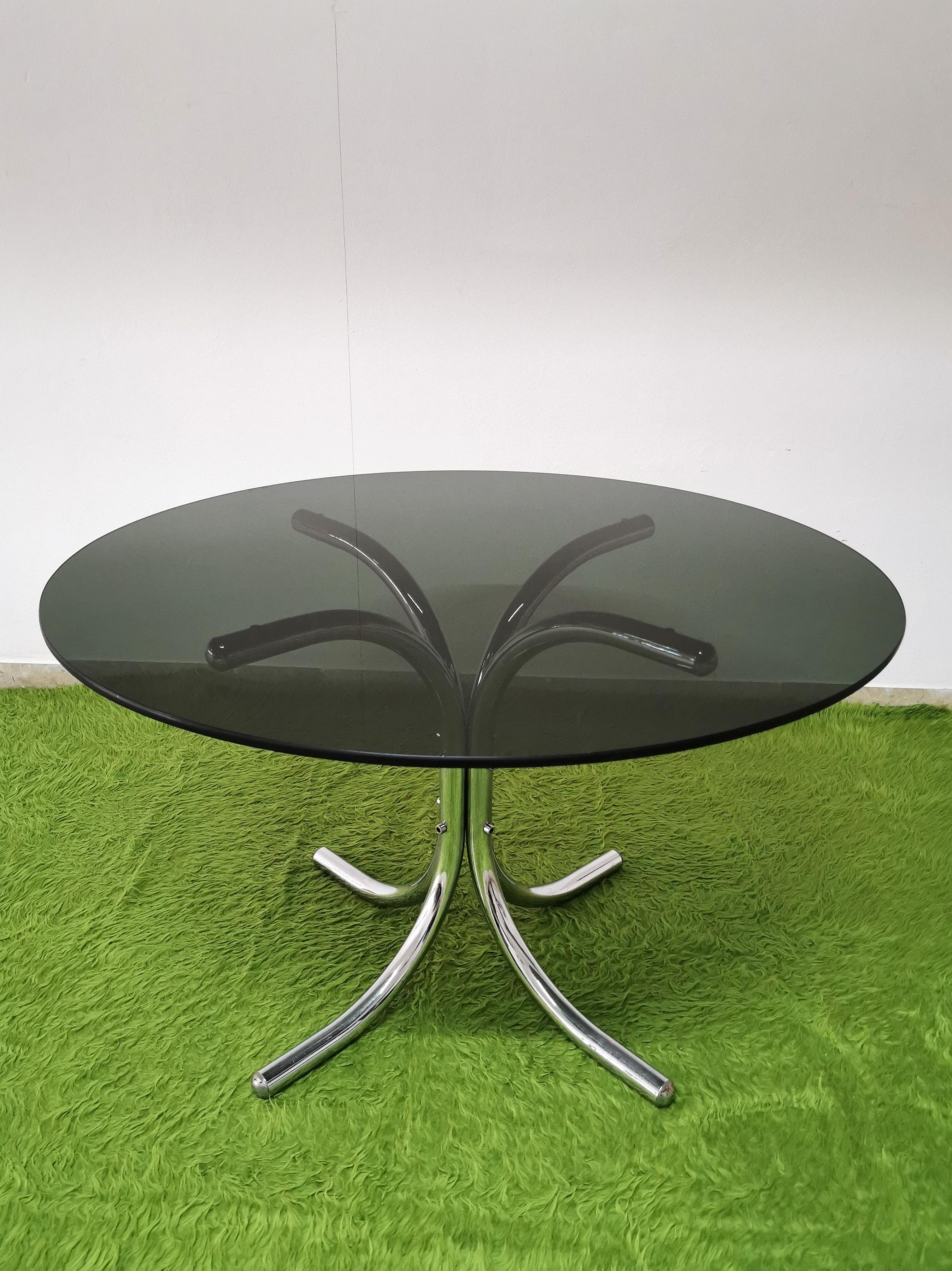 Mid-Century Modern Table de salle à manger du milieu du siècle dernier en verre fumé chromé dans le style de Giotto Stoppino, années 1970