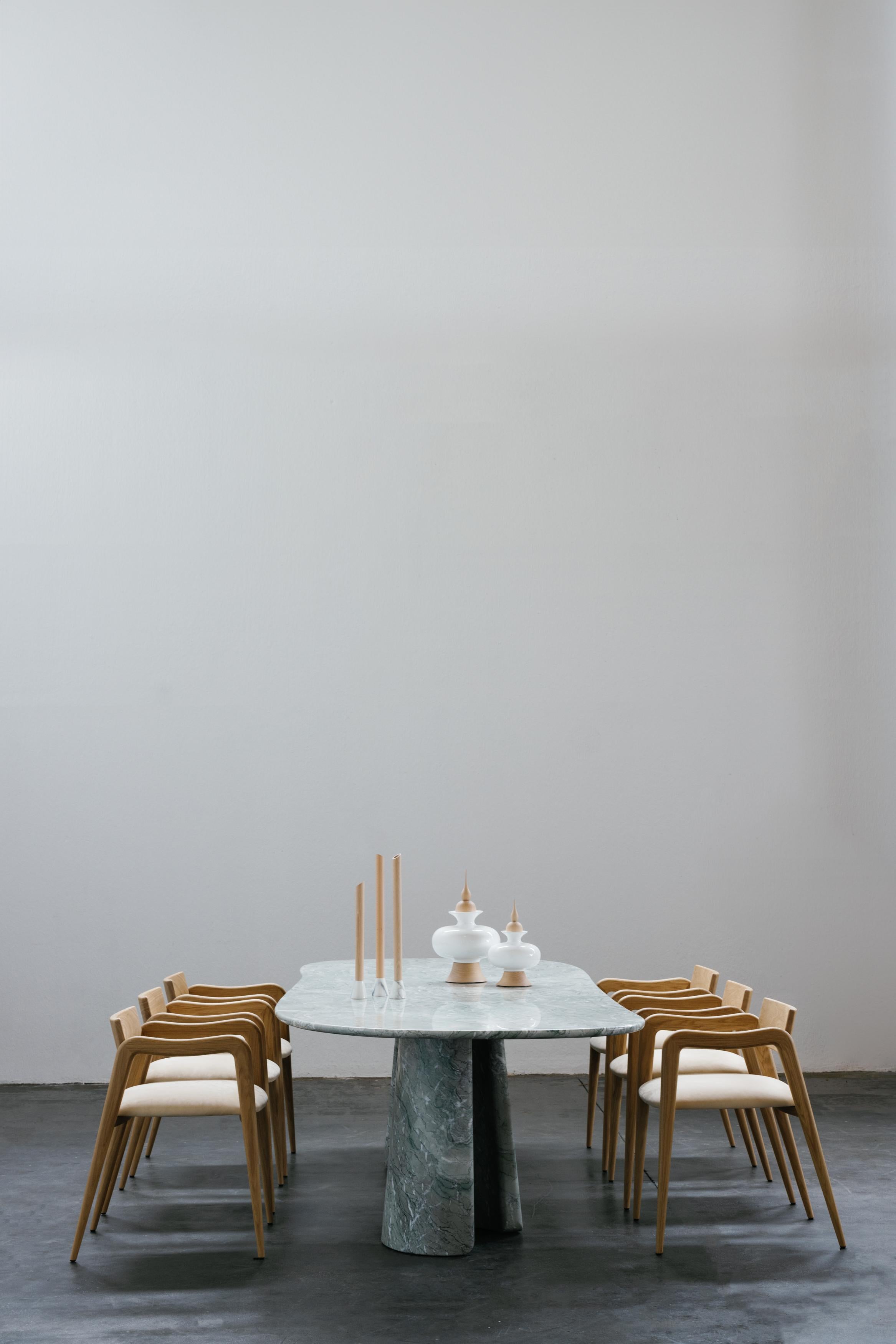 Mesa de Comedor In-Side, Colección Contemporánea, Hecha a Mano en Portugal - Europa by Greenapple.

El diseño de la mesa de comedor In-Side se inspira en la forma geométrica de un cono, con el objetivo de preservar el diseño sofisticado y la