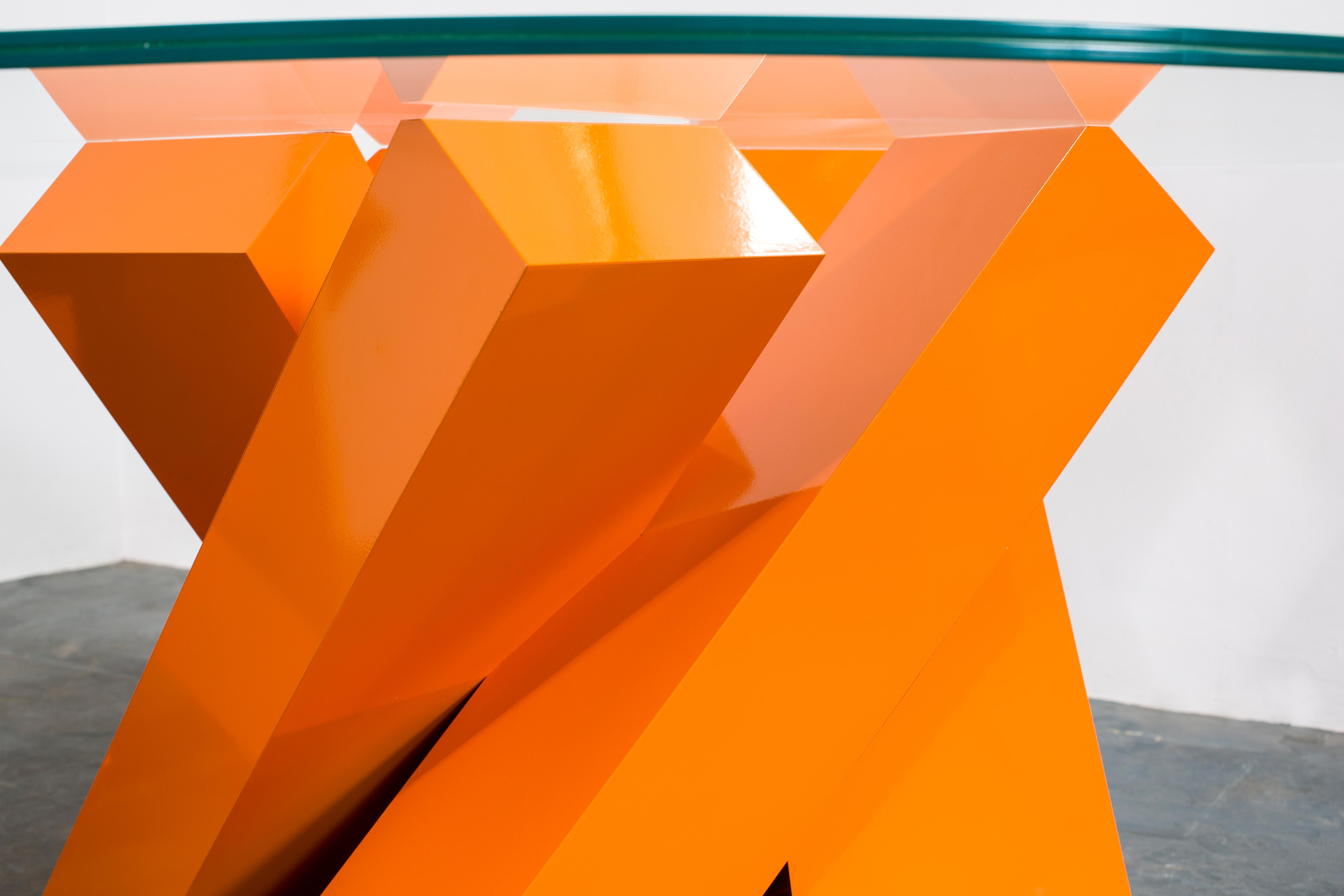 Moderner Esstisch mit doppeltem Sockel in futuristischem, leuchtendem Orange (Stahl) im Angebot