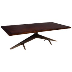 Table de salle à manger moderne avec base en métal unique, bandes du Mozambique et de la Circassia