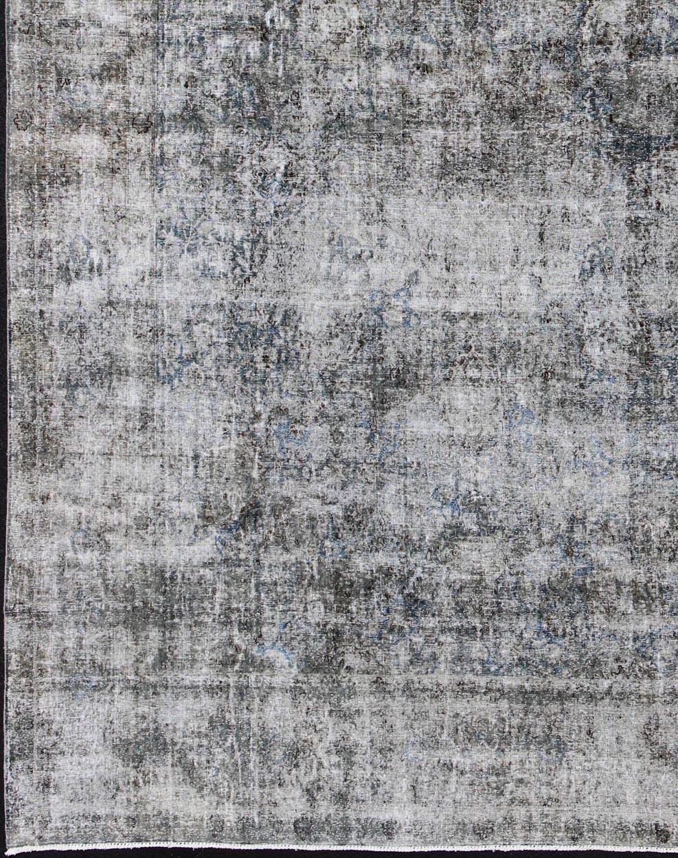 Holzkohle und grau Medaillon Design moderne notleidenden Perserteppich, Teppich crv-10046875, Herkunftsland / Typ: Iran / Distressed modern, um 1950.

Dieser Perserteppich ist ein Unikat mit einem gealterten Finish, das den antiken Look mit dem