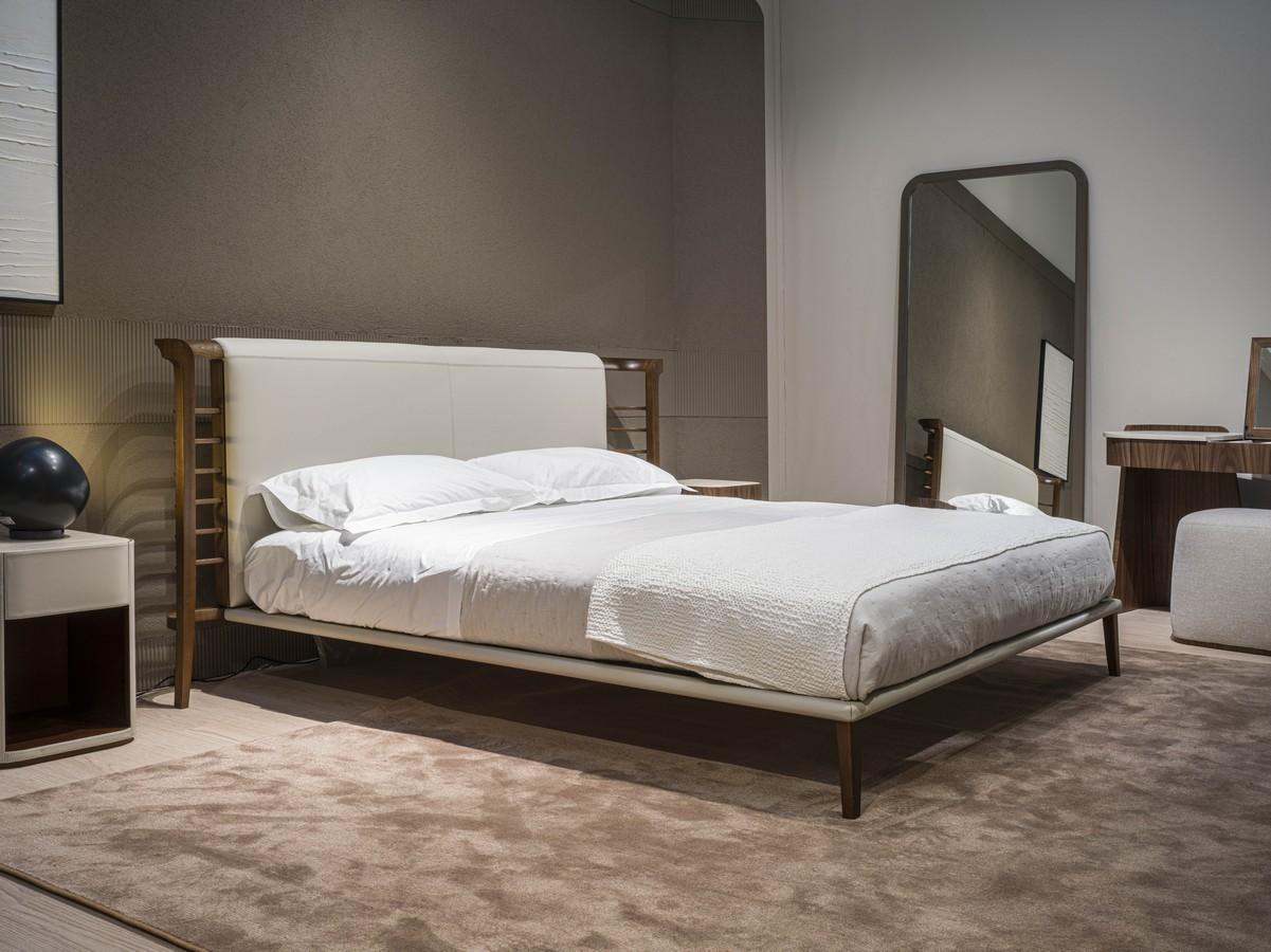 Modern Dolfin bed in Canaletta Walnut and leather For Sale 2