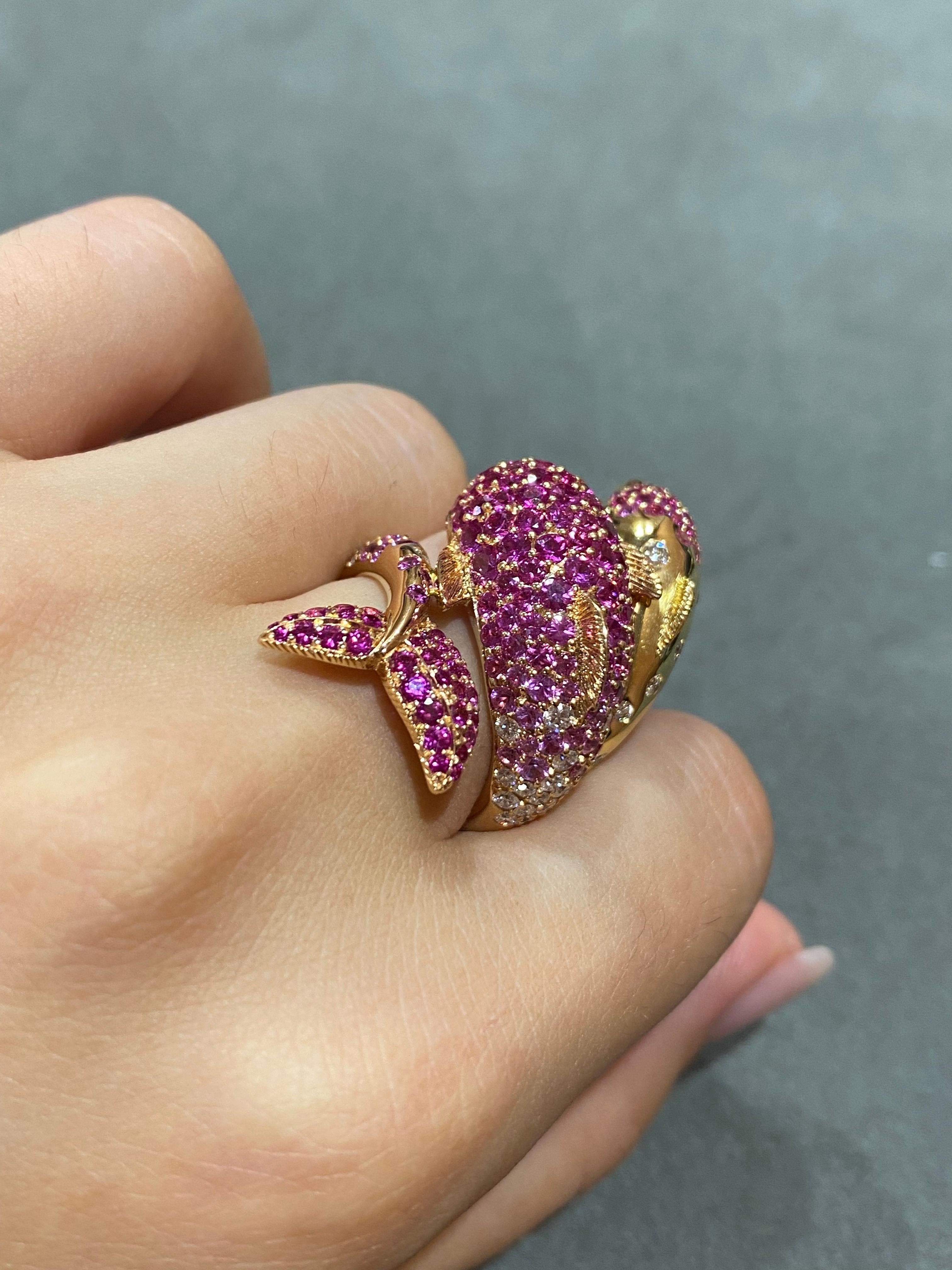Modern Dolphin Pink Sapphire Yellow !8K Gold Ring for Her In New Condition For Sale In Montreux, CH