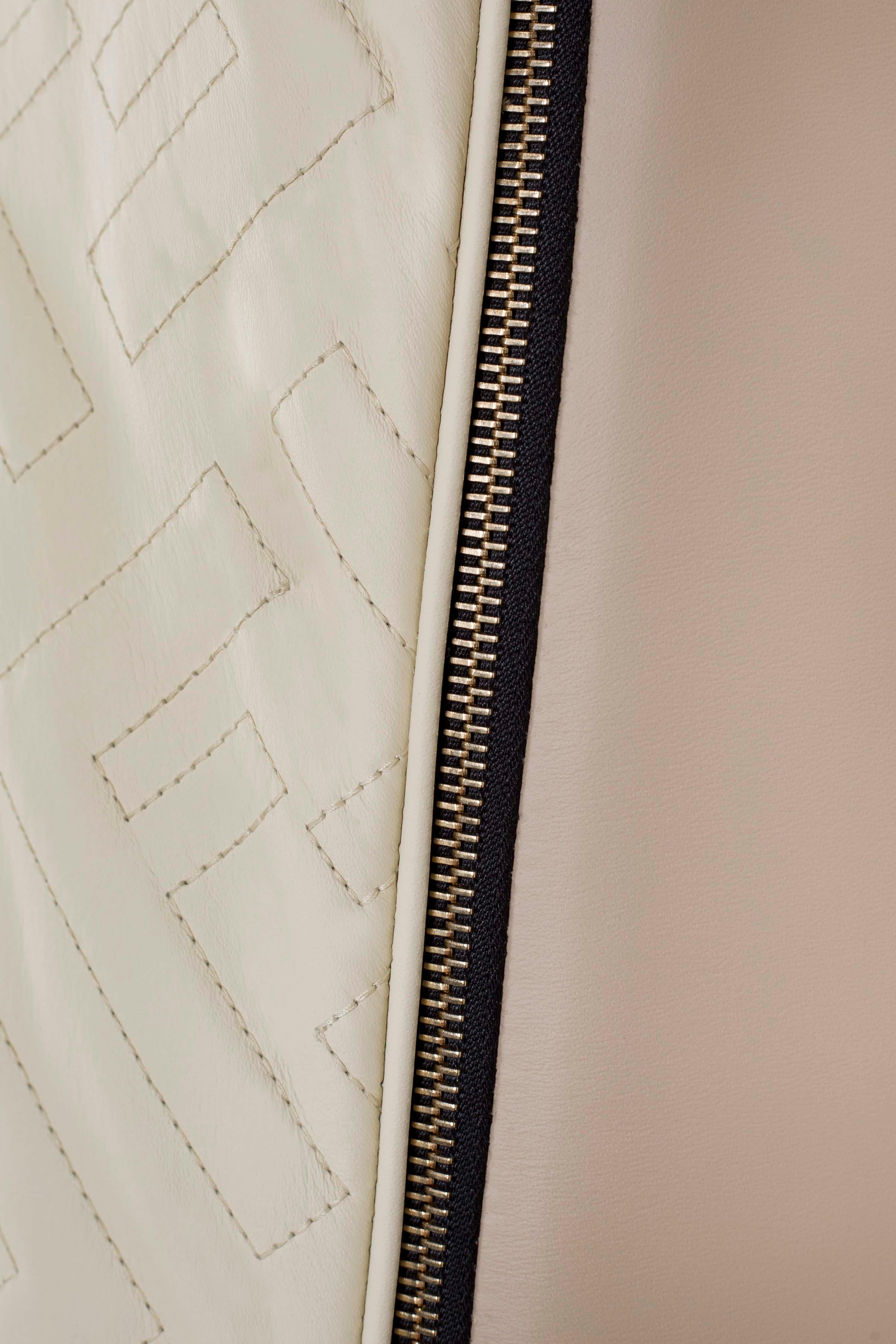 Modernes Dorian Bett Cremefarbenes Leder Handgefertigt in Italien von Fendi im Zustand „Neu“ im Angebot in Lisboa, PT