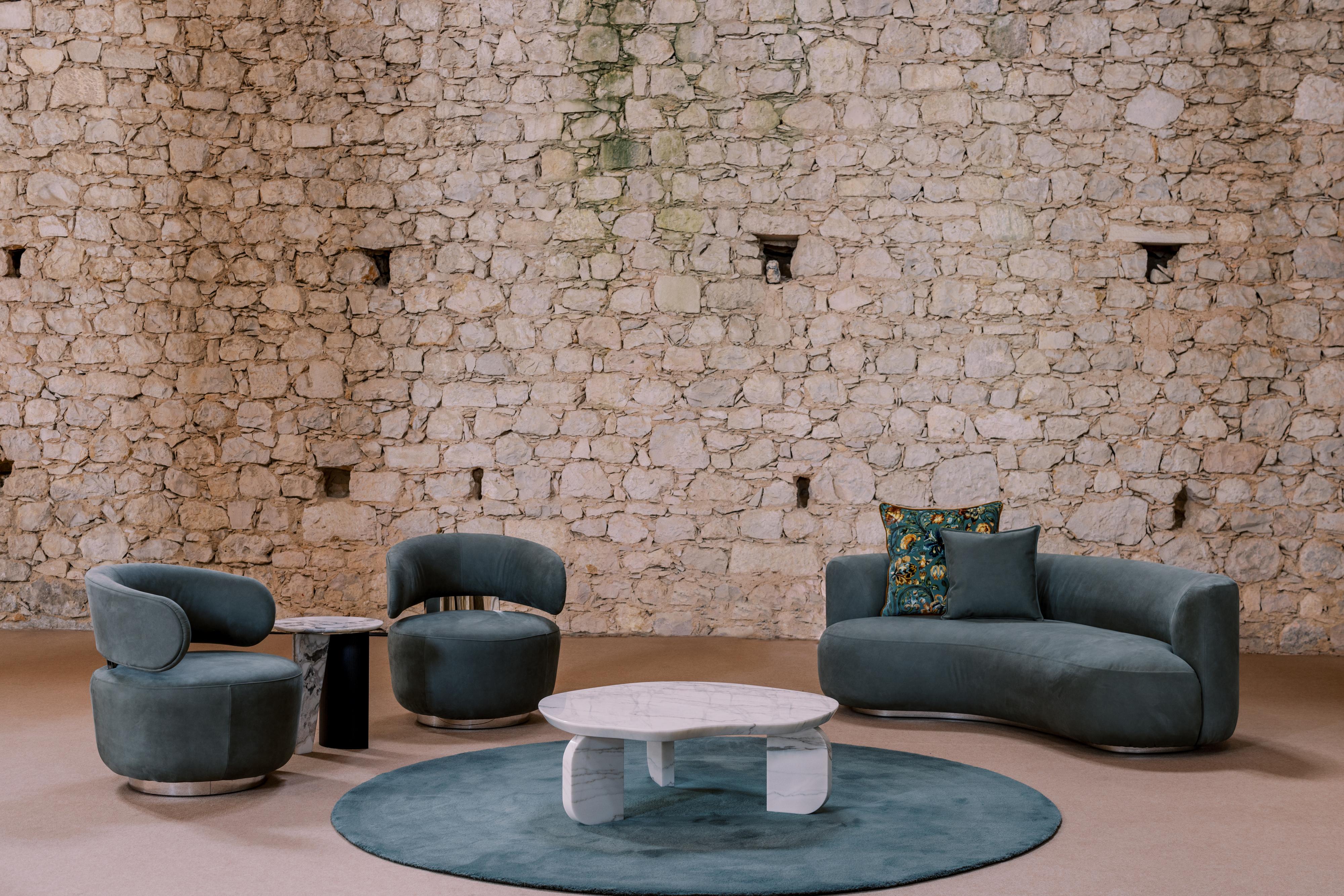 Fait main Table basse Dornes, travertin, fabriquée à la main au Portugal par Greenapple en vente