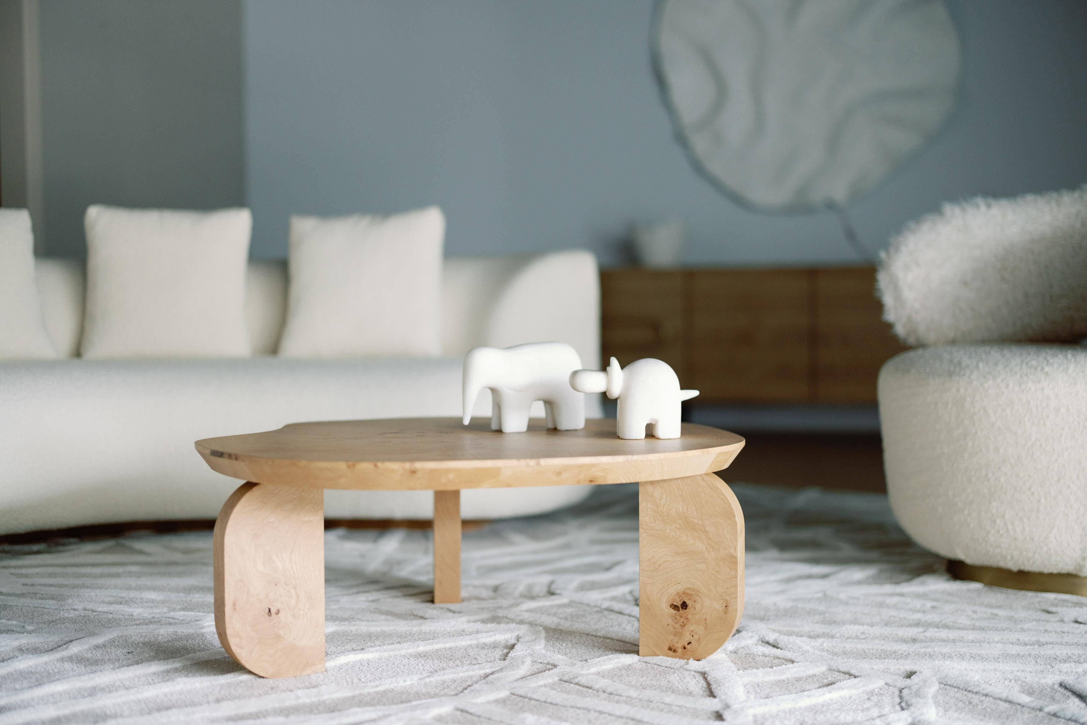 Travertin Table basse Dornes, travertin, fabriquée à la main au Portugal par Greenapple en vente