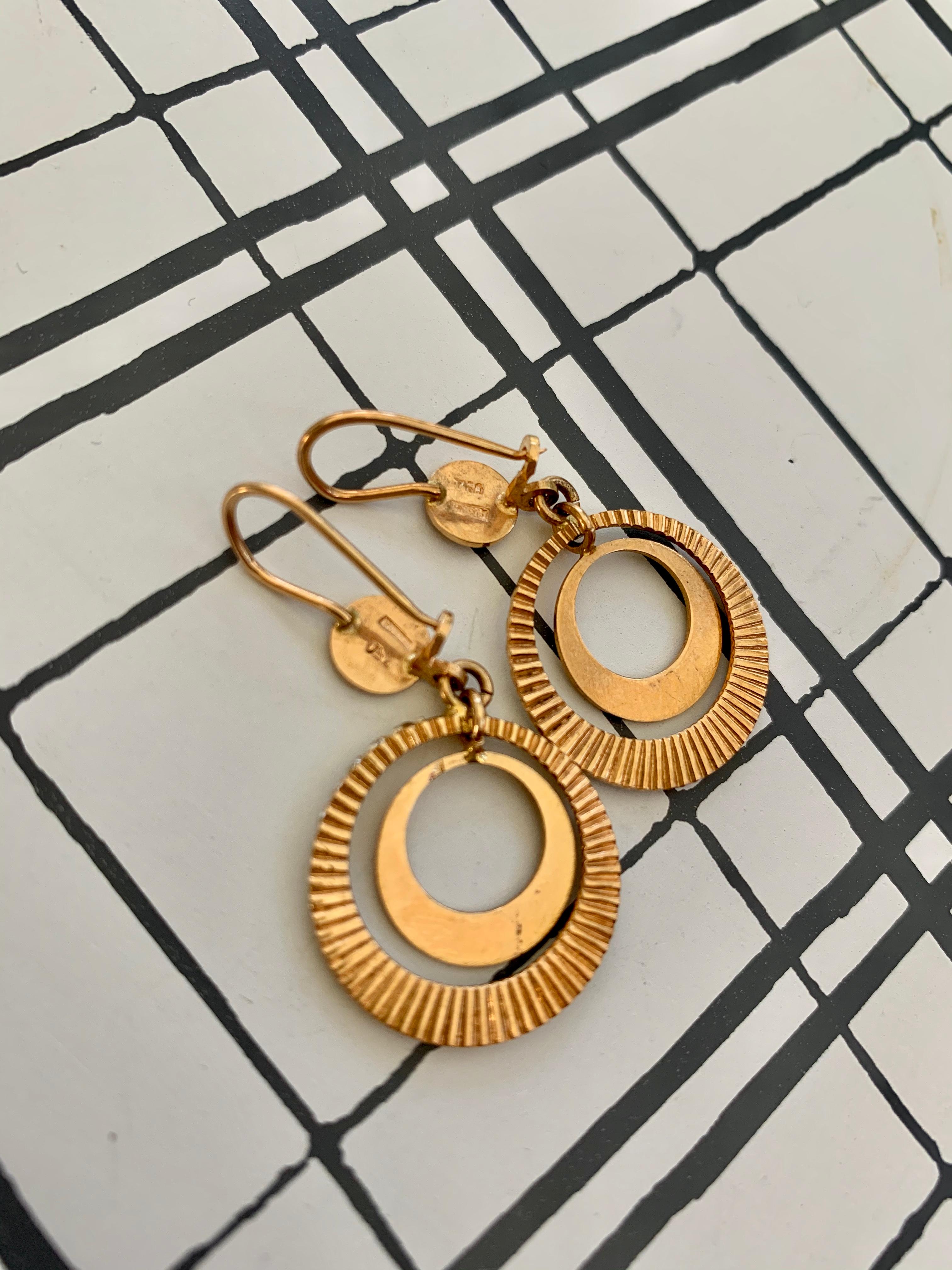 Modern Double Hoop 18 Karat Yellow Gold Pierced Earrings In Good Condition In St. Louis Park, MN