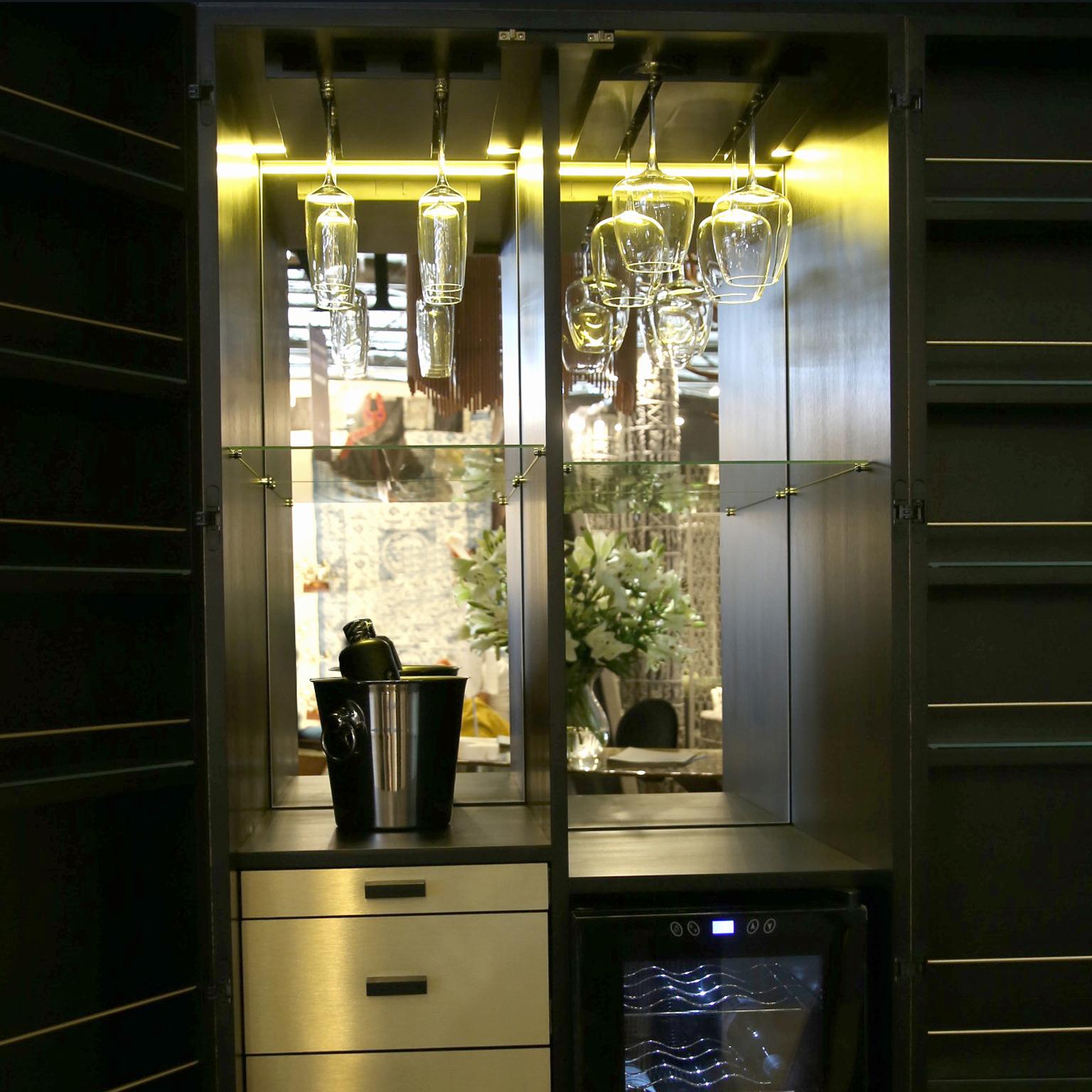 European Modern Black Gold Drinks Cabinet in Brass Finish for Bottle Storage Wine Cooler For Sale